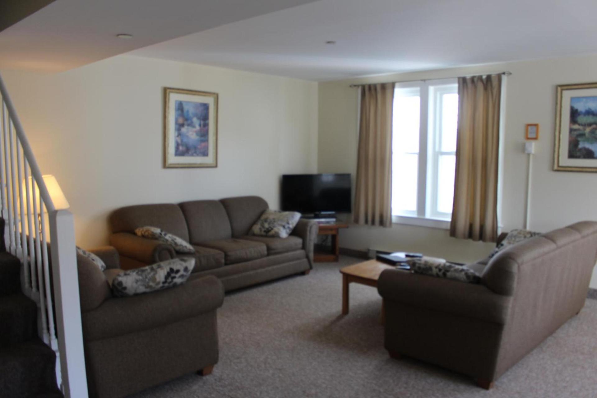Town Square Condominiums photo 11