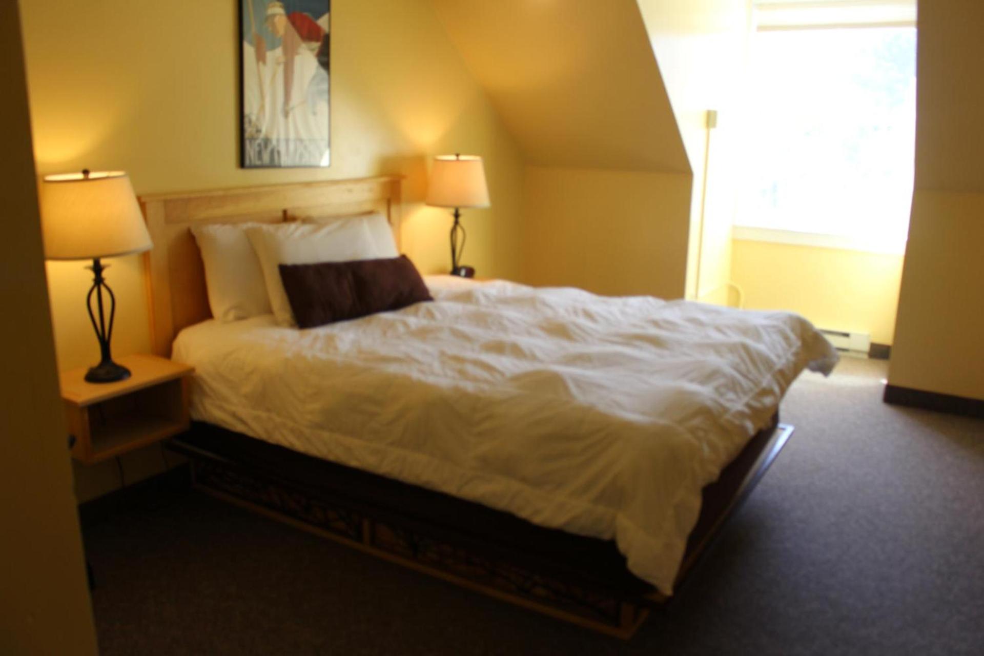 Town Square Condominiums photo 6