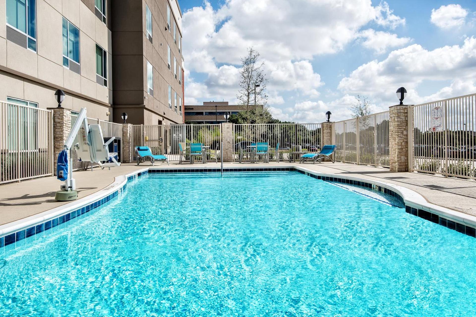 Holiday Inn Express & Suites Austin - Round Rock Area by IHG photo 41