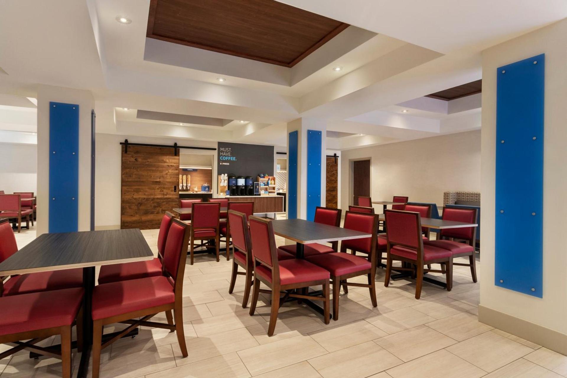 Holiday Inn Express Hotel & Suites Durant by IHG photo 2
