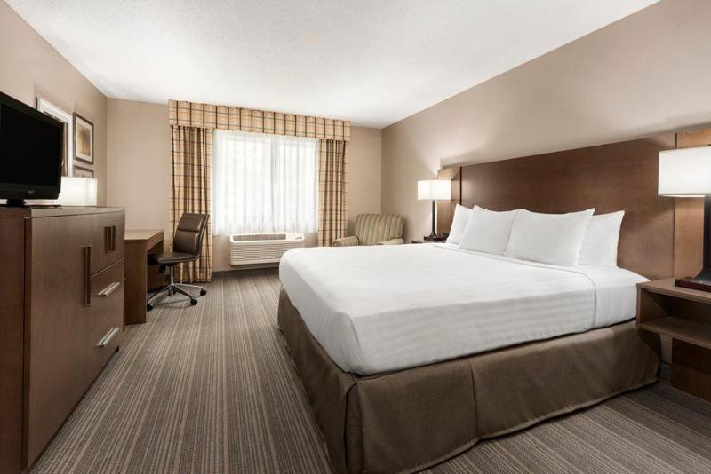 Country Inn & Suites by Radisson, Baxter, MN photo 13