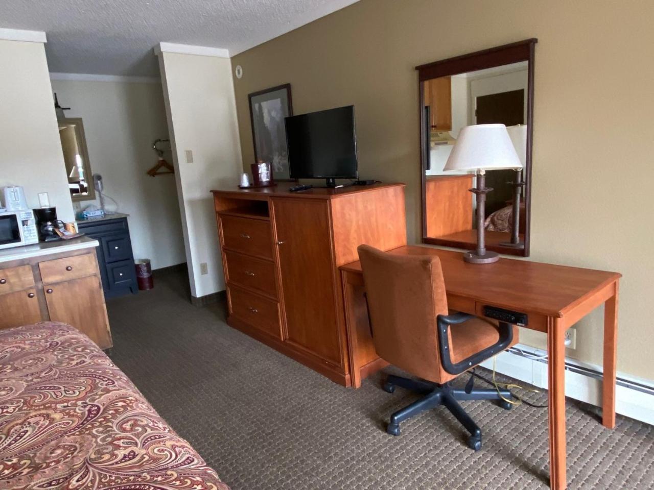 Snowshoe Motel photo 33