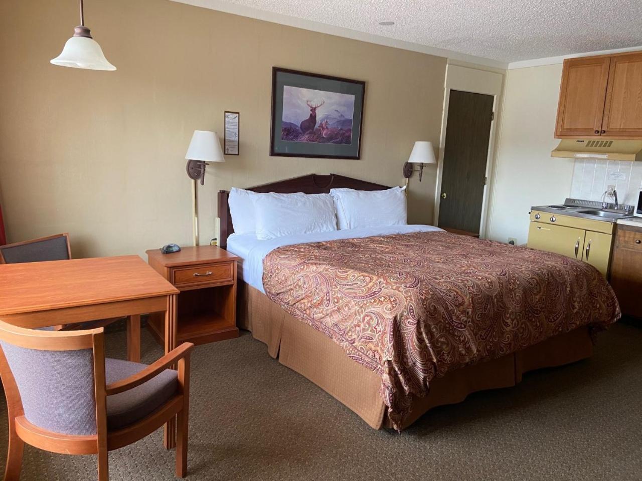 Snowshoe Motel photo 32