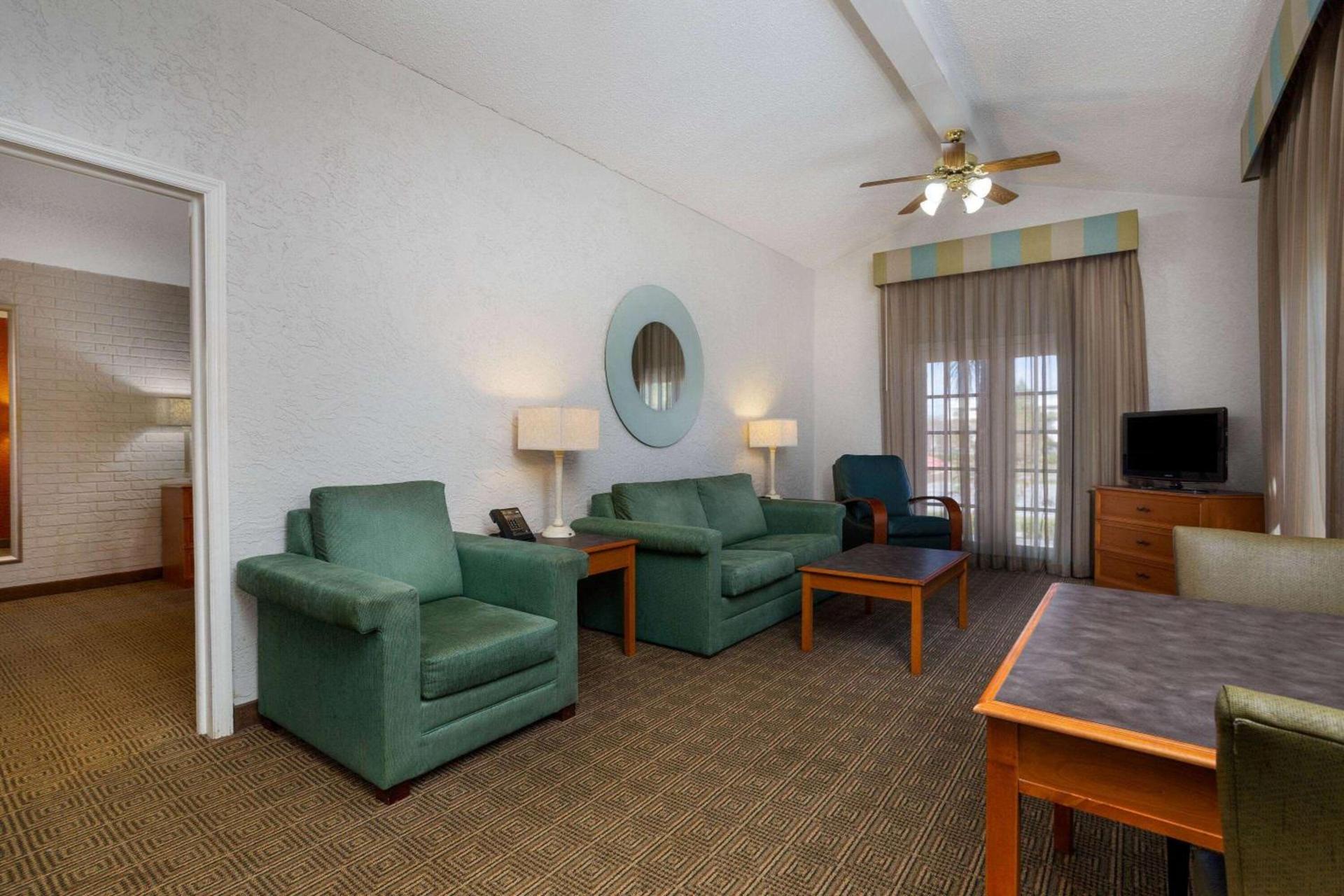 La Quinta Inn Tampa Airport Stadium Westshore photo 23
