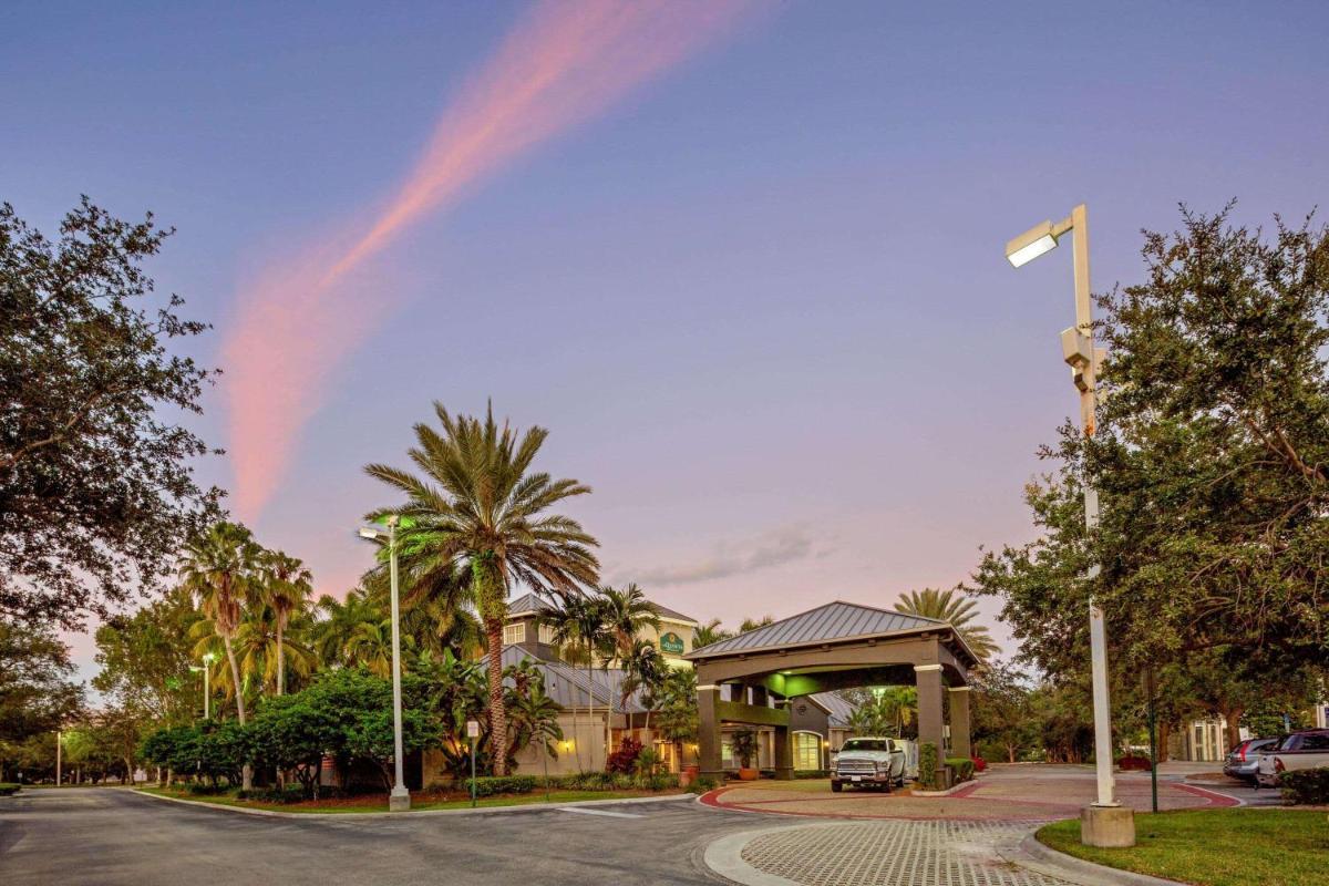 La Quinta by Wyndham Ft. Lauderdale Plantation photo 2