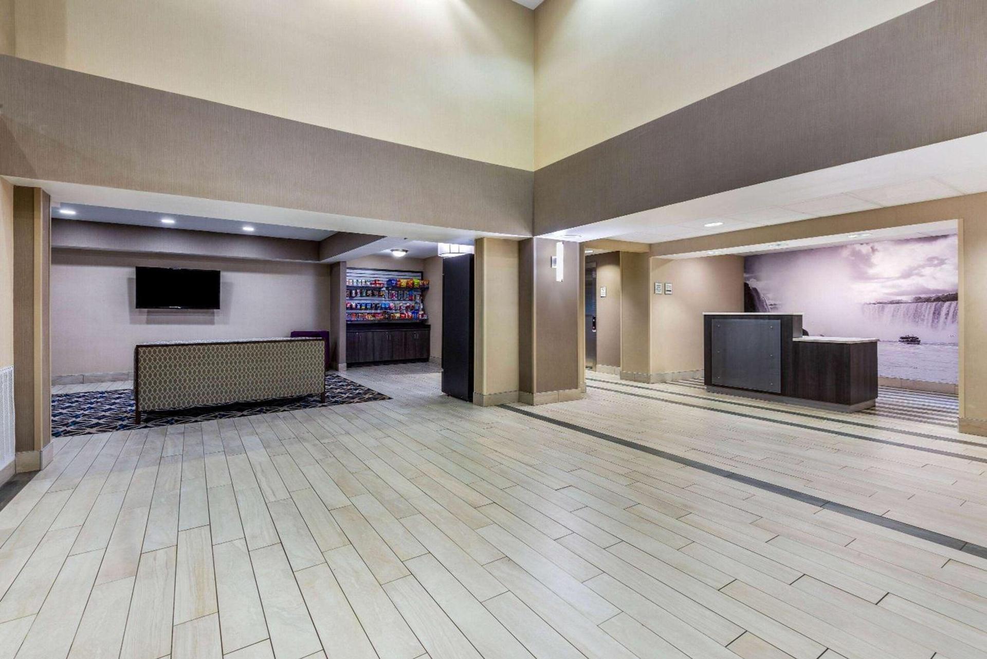 La Quinta by Wyndham Batavia photo 6