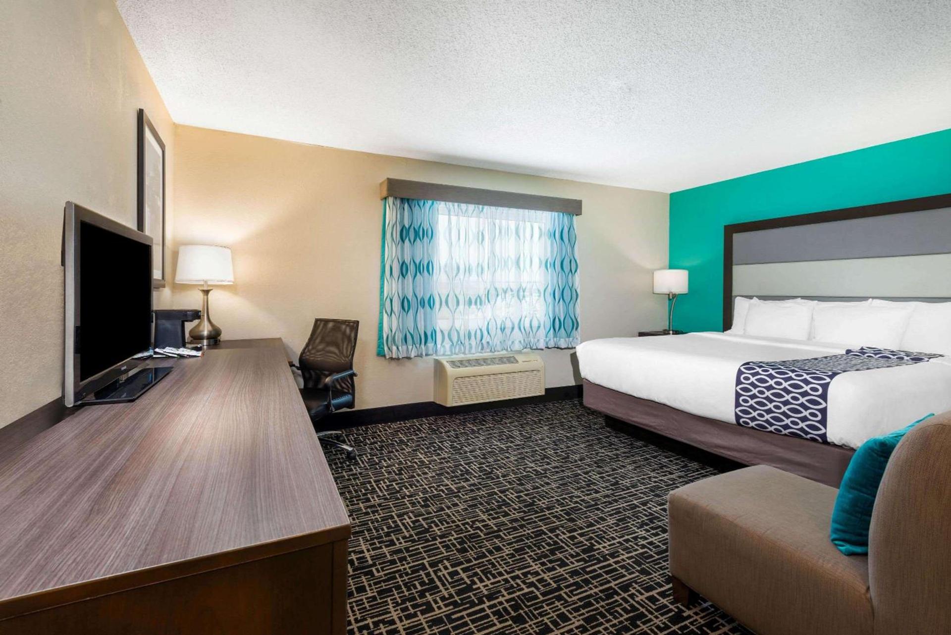 La Quinta by Wyndham Batavia photo 12