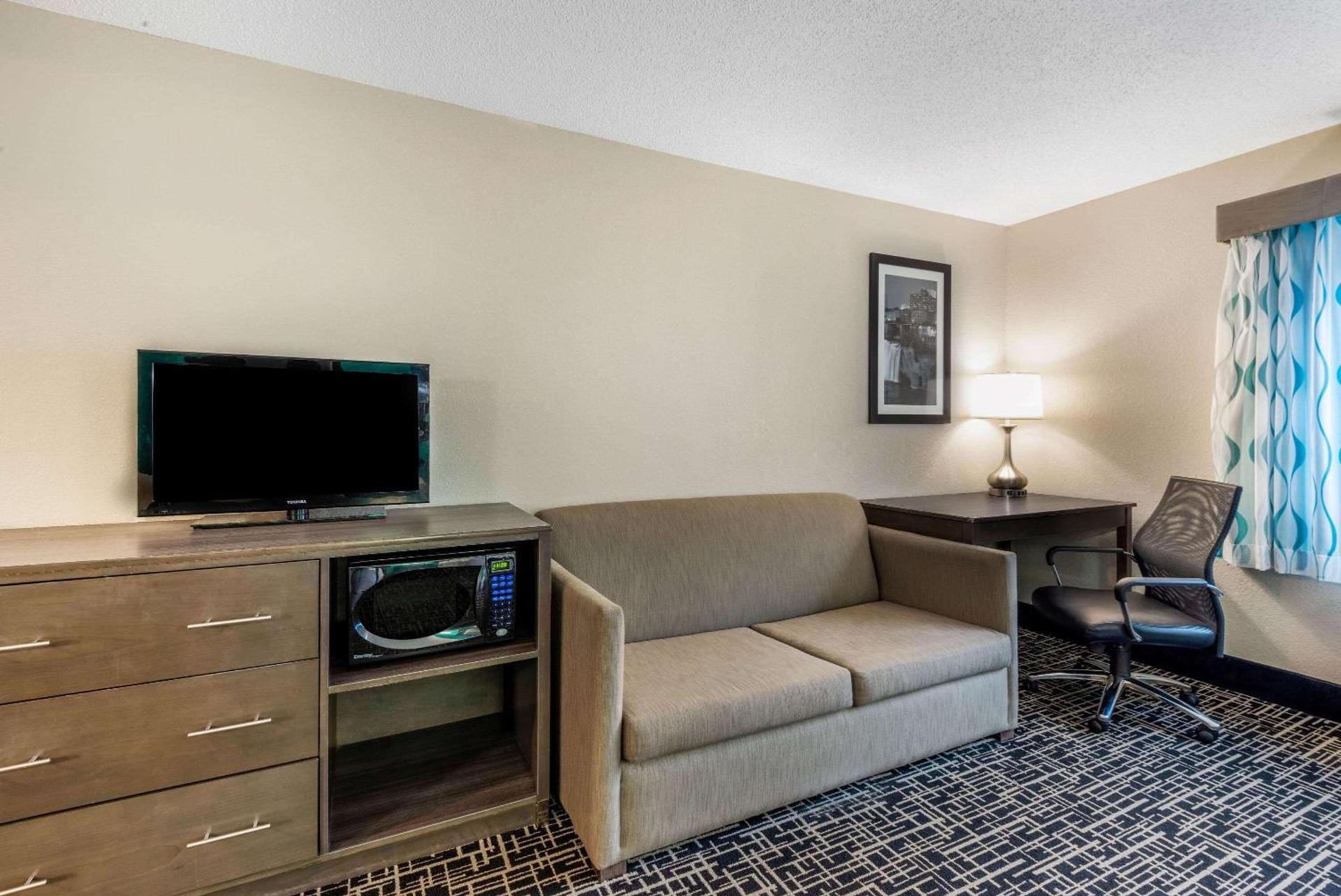 La Quinta by Wyndham Batavia photo 18