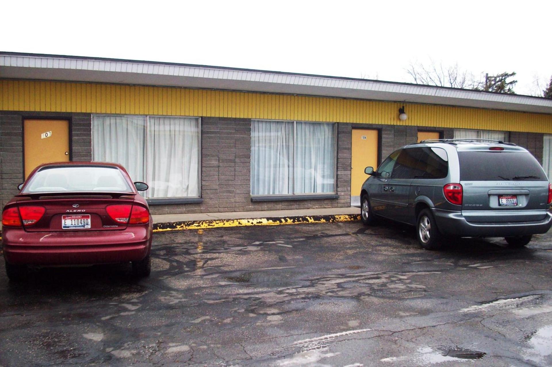 Hilander Motel photo 54