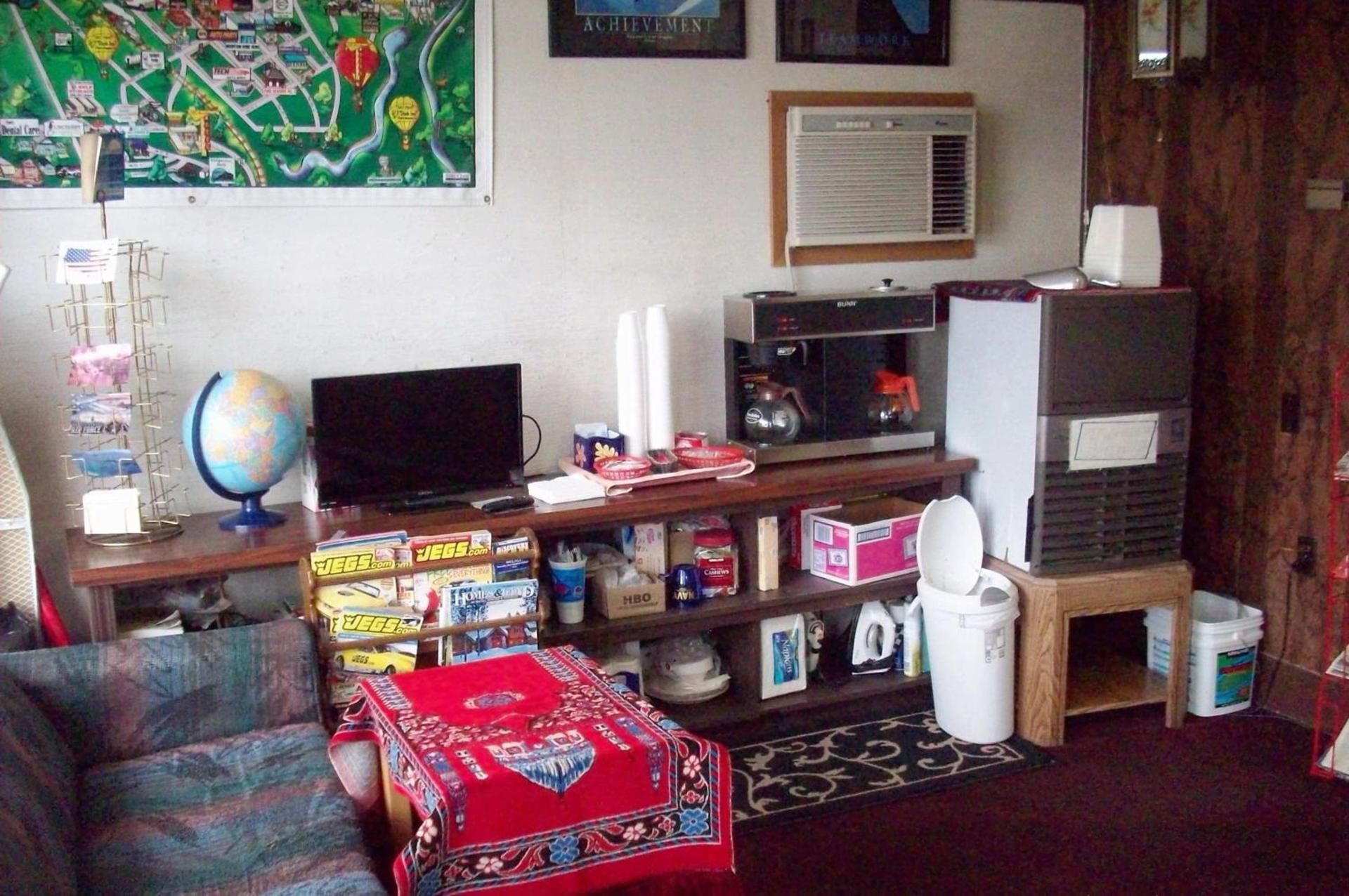 Hilander Motel photo 63