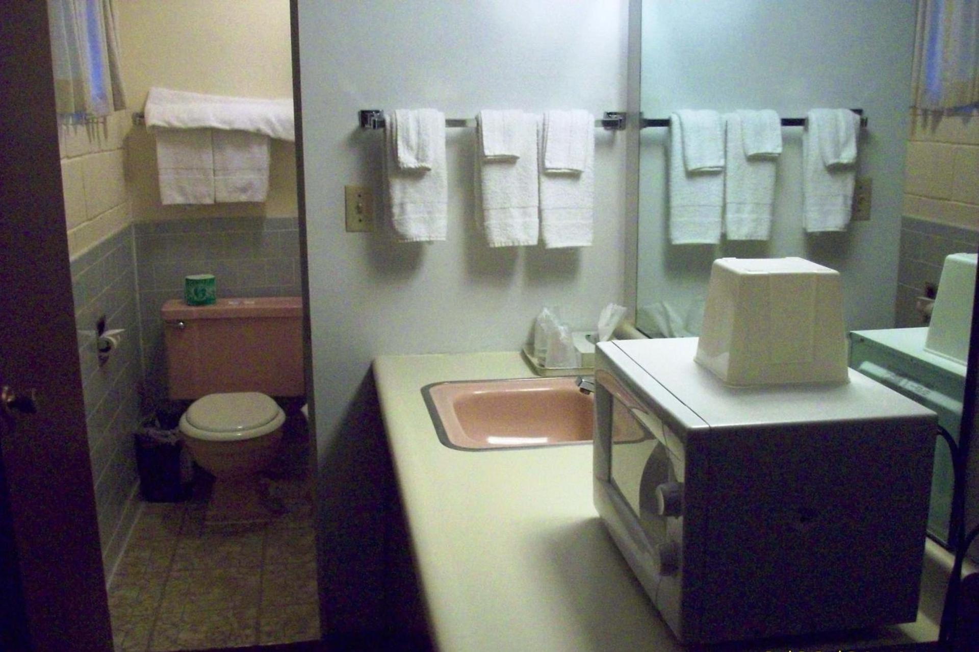 Hilander Motel photo 7