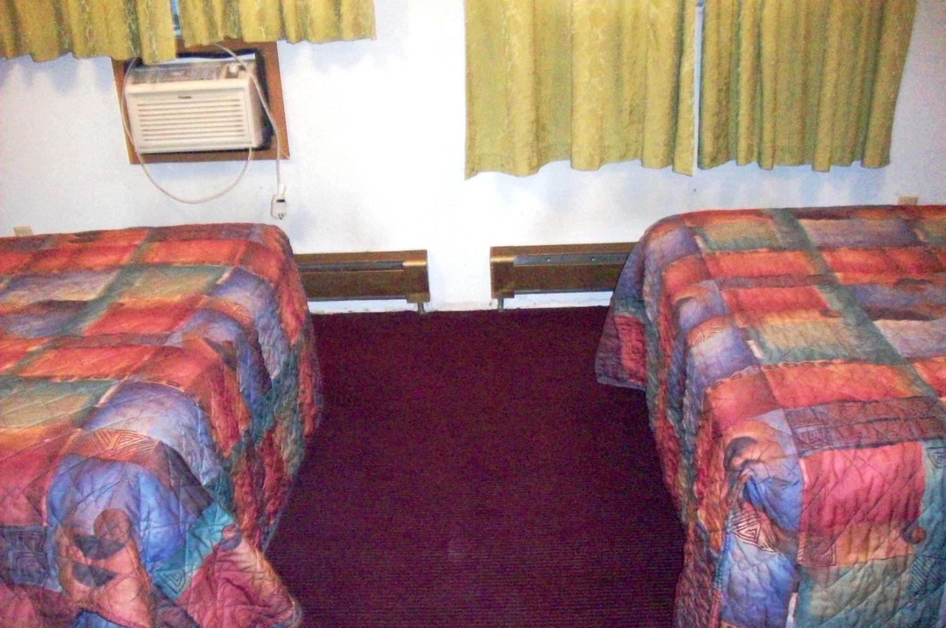 Hilander Motel photo 42