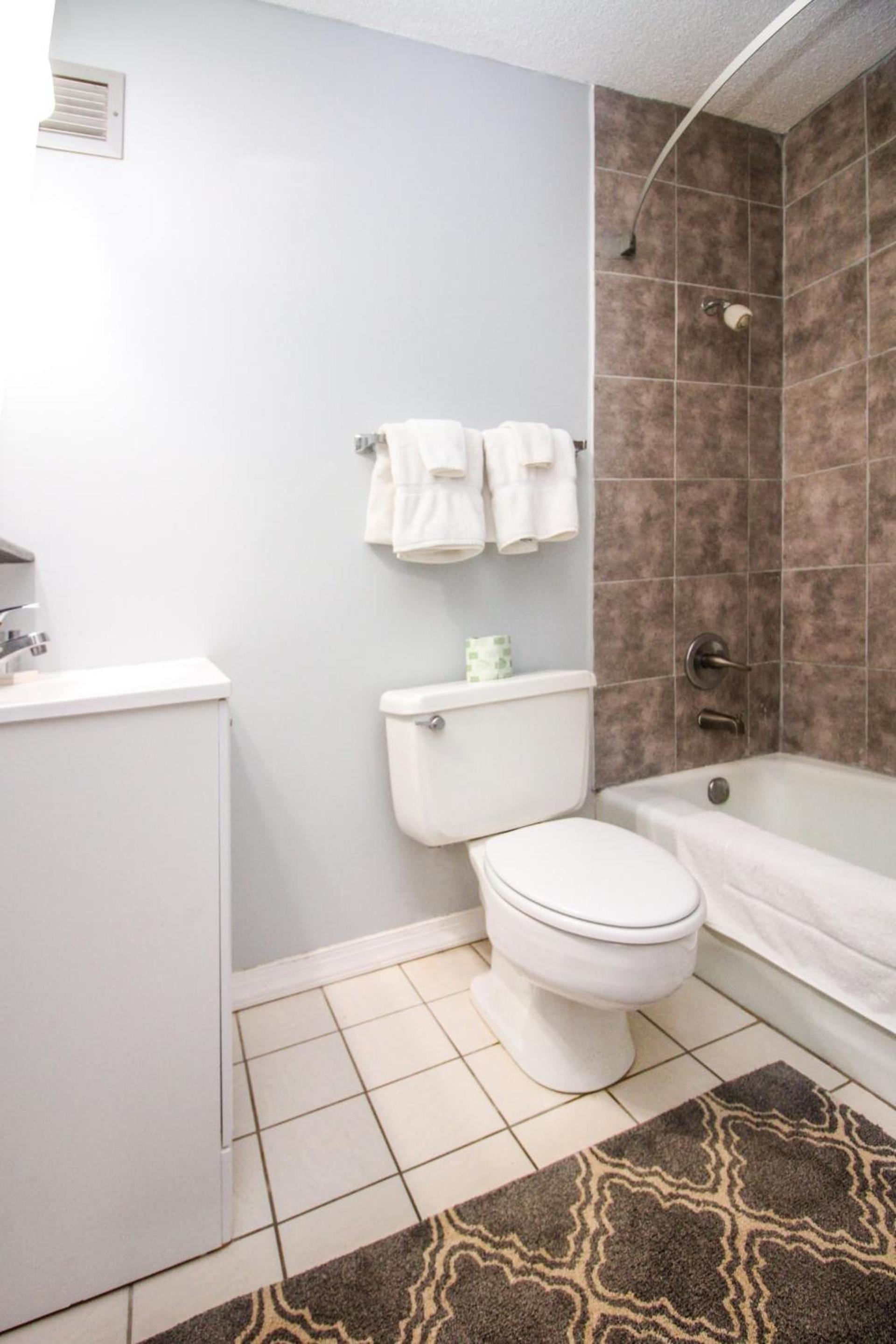 APM Inn & Suites photo 10