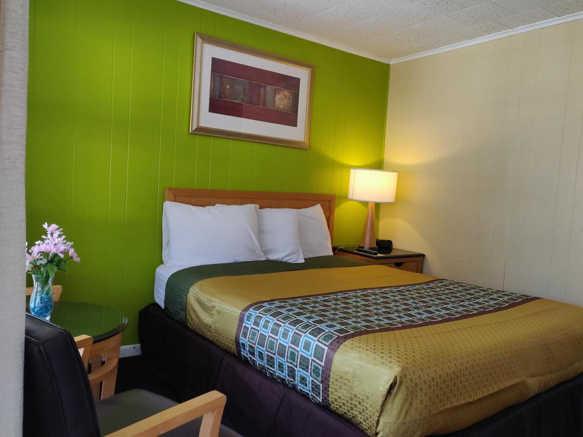 Pinebrook Motel photo 71