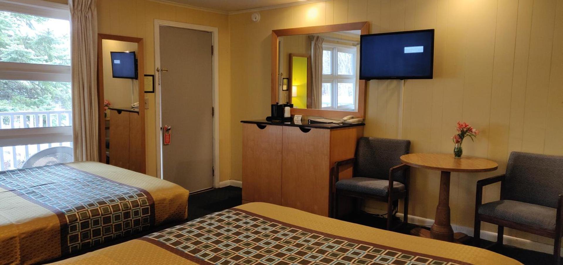 Pinebrook Motel photo 70