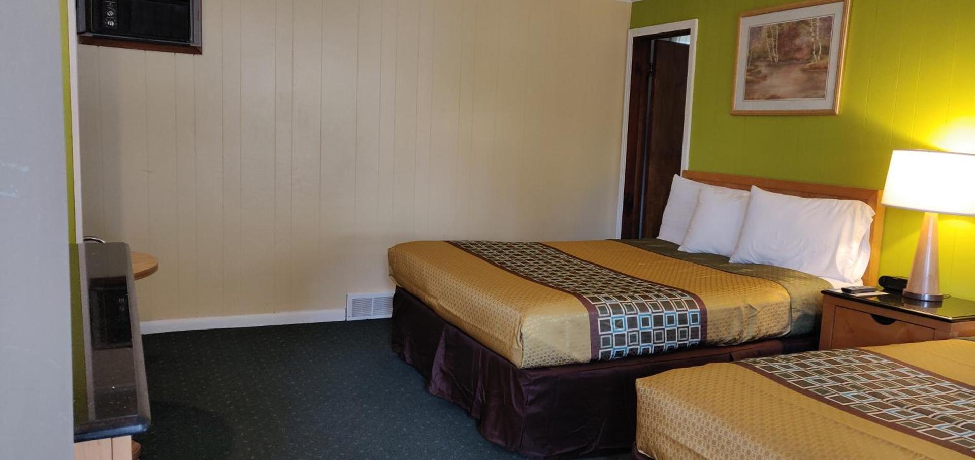 Pinebrook Motel photo 68
