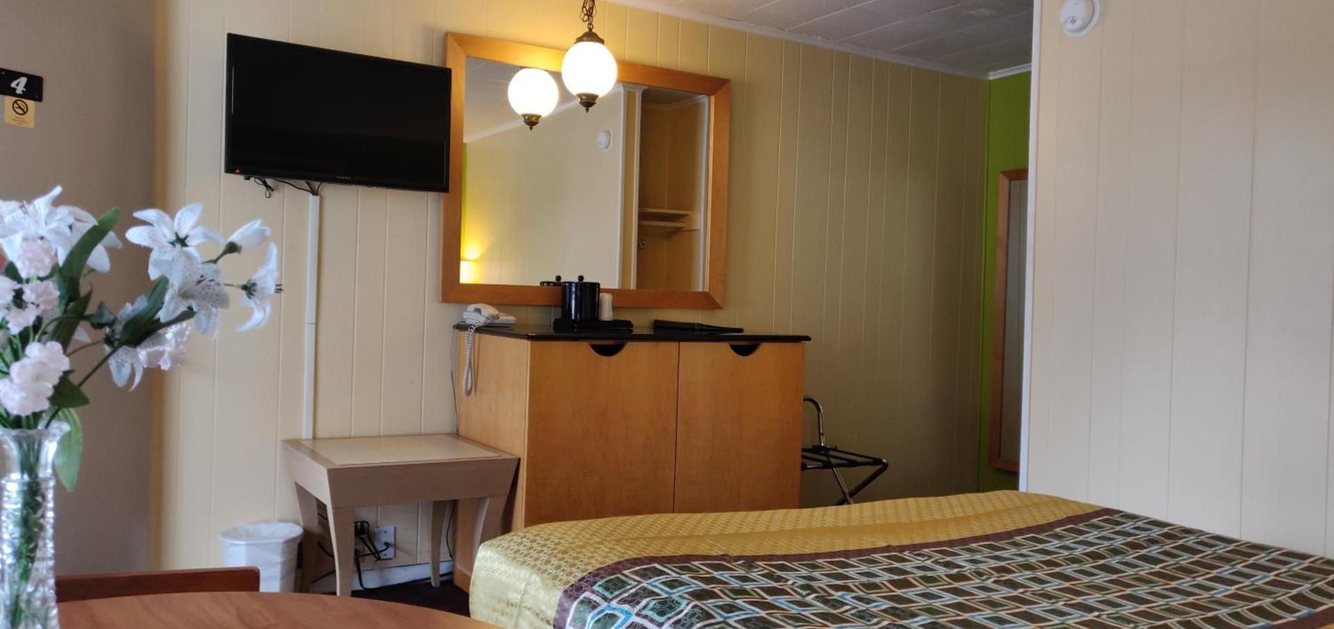Pinebrook Motel photo 83