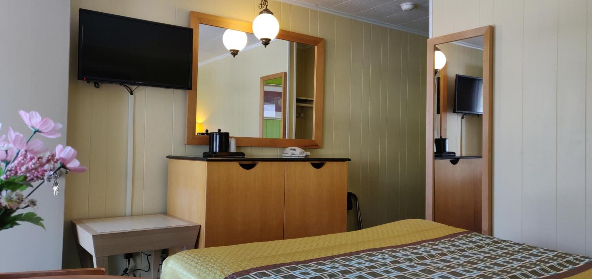 Pinebrook Motel photo 90