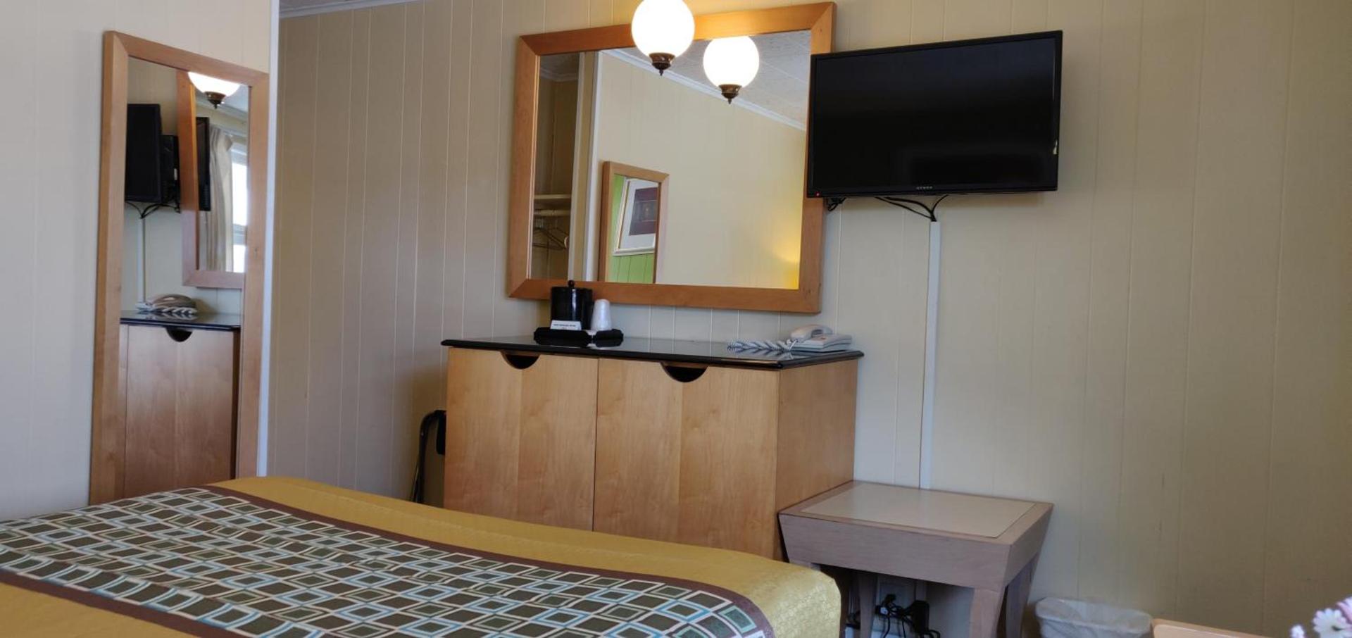 Pinebrook Motel photo 61