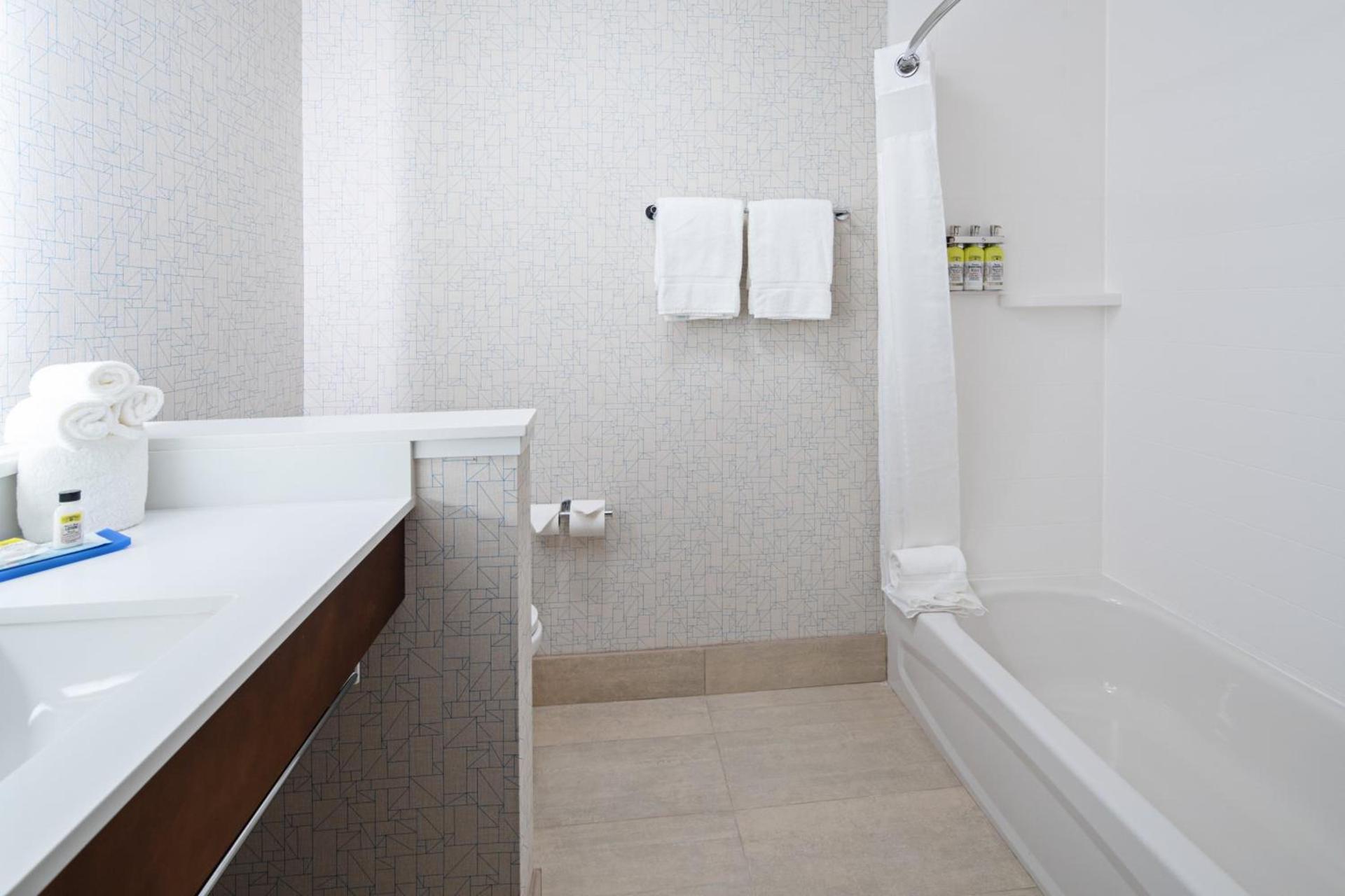 Holiday Inn Express & Suites - Murrieta by IHG photo 23