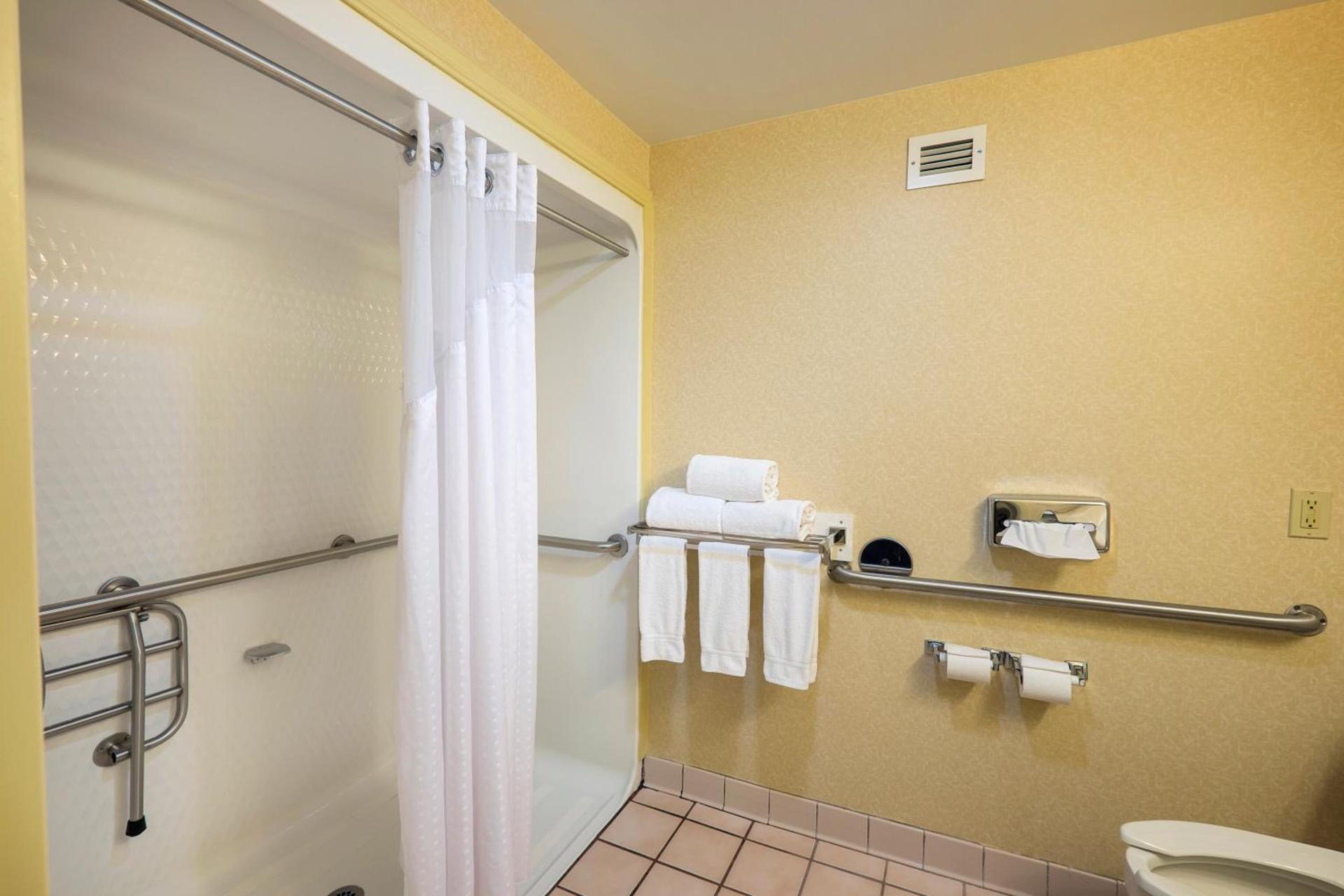 Wingate by Wyndham Waynesboro photo 31