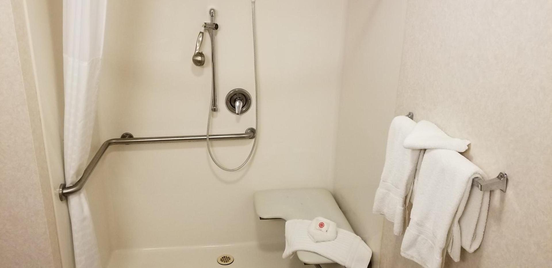FairBridge Inn & Suites Batavia-Darien Amusement Park photo 9