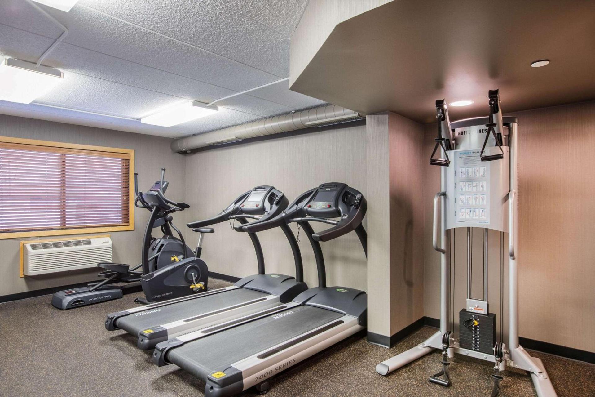 AmericInn by Wyndham Grand Forks photo 8