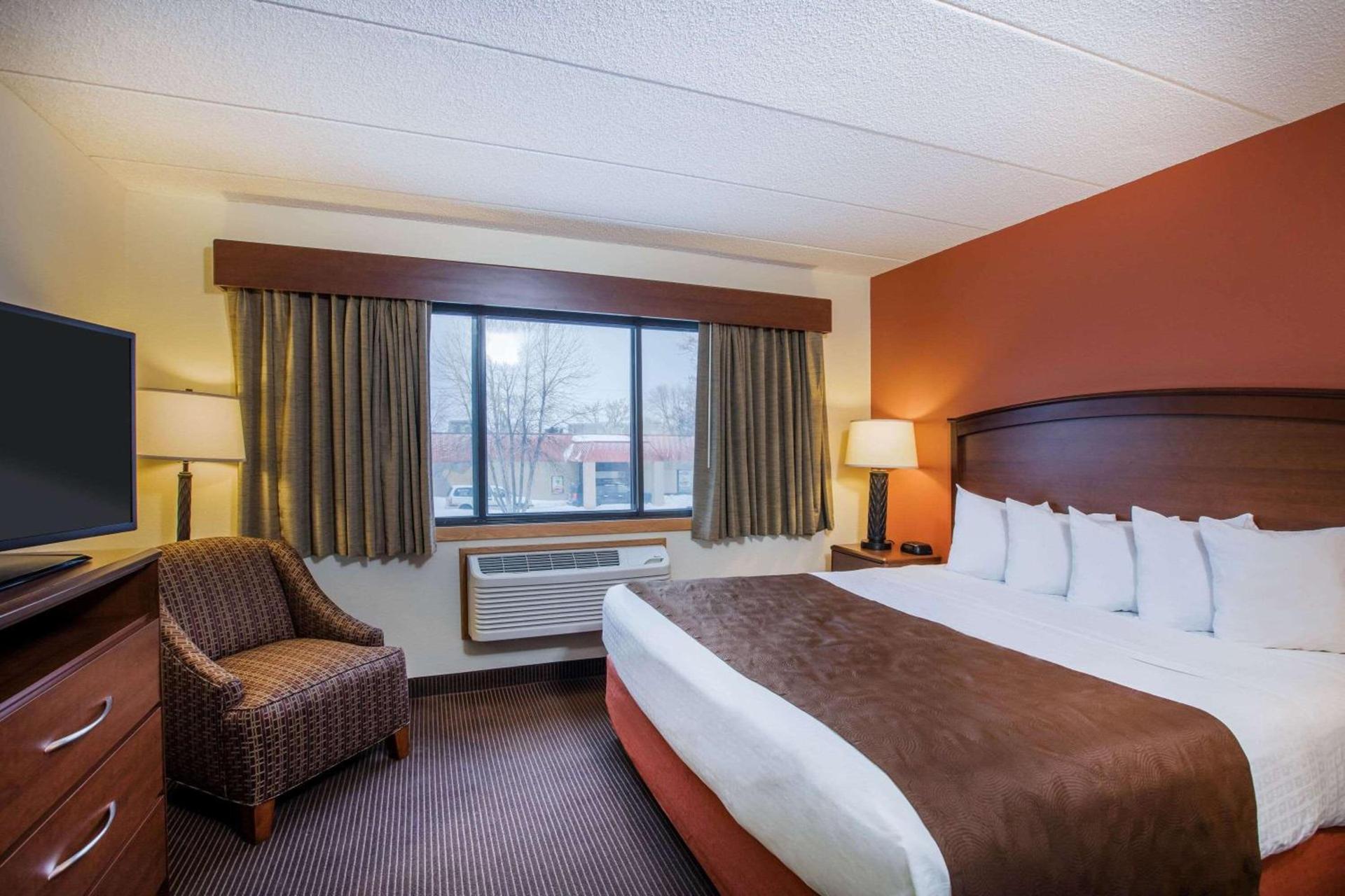 AmericInn by Wyndham Grand Forks photo 22