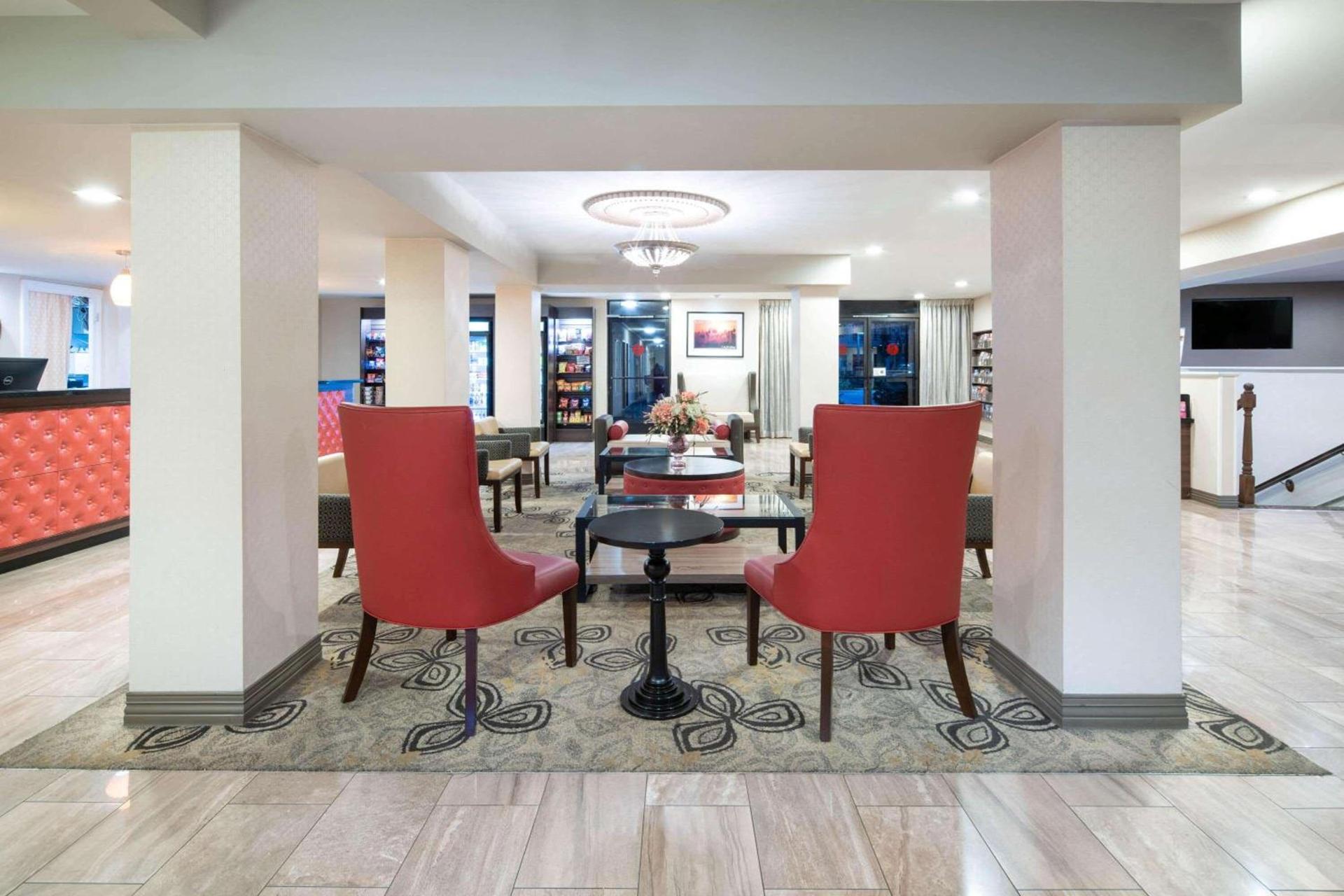 Ramada by Wyndham Burbank Airport photo 3