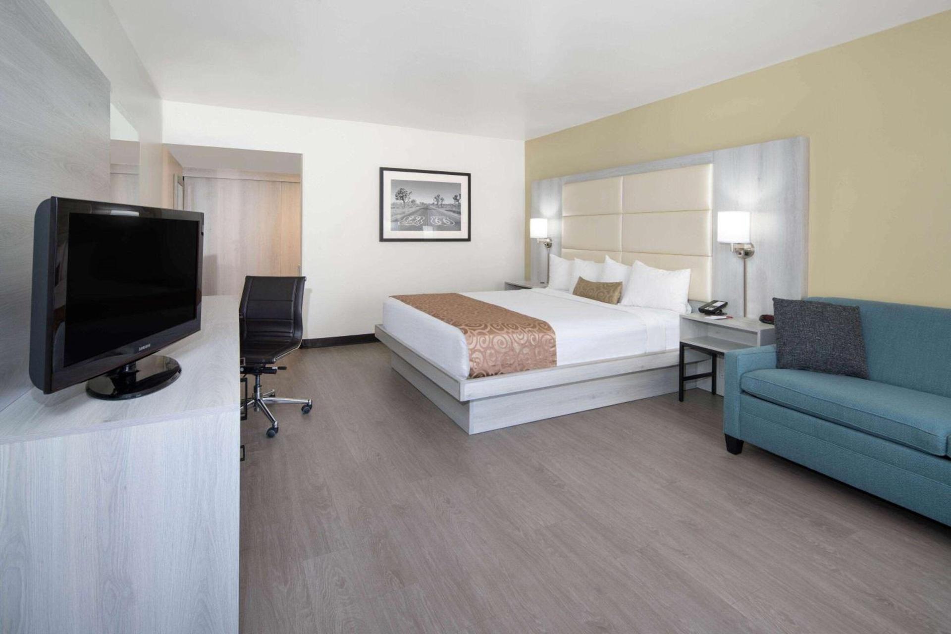 Ramada by Wyndham Burbank Airport photo 18