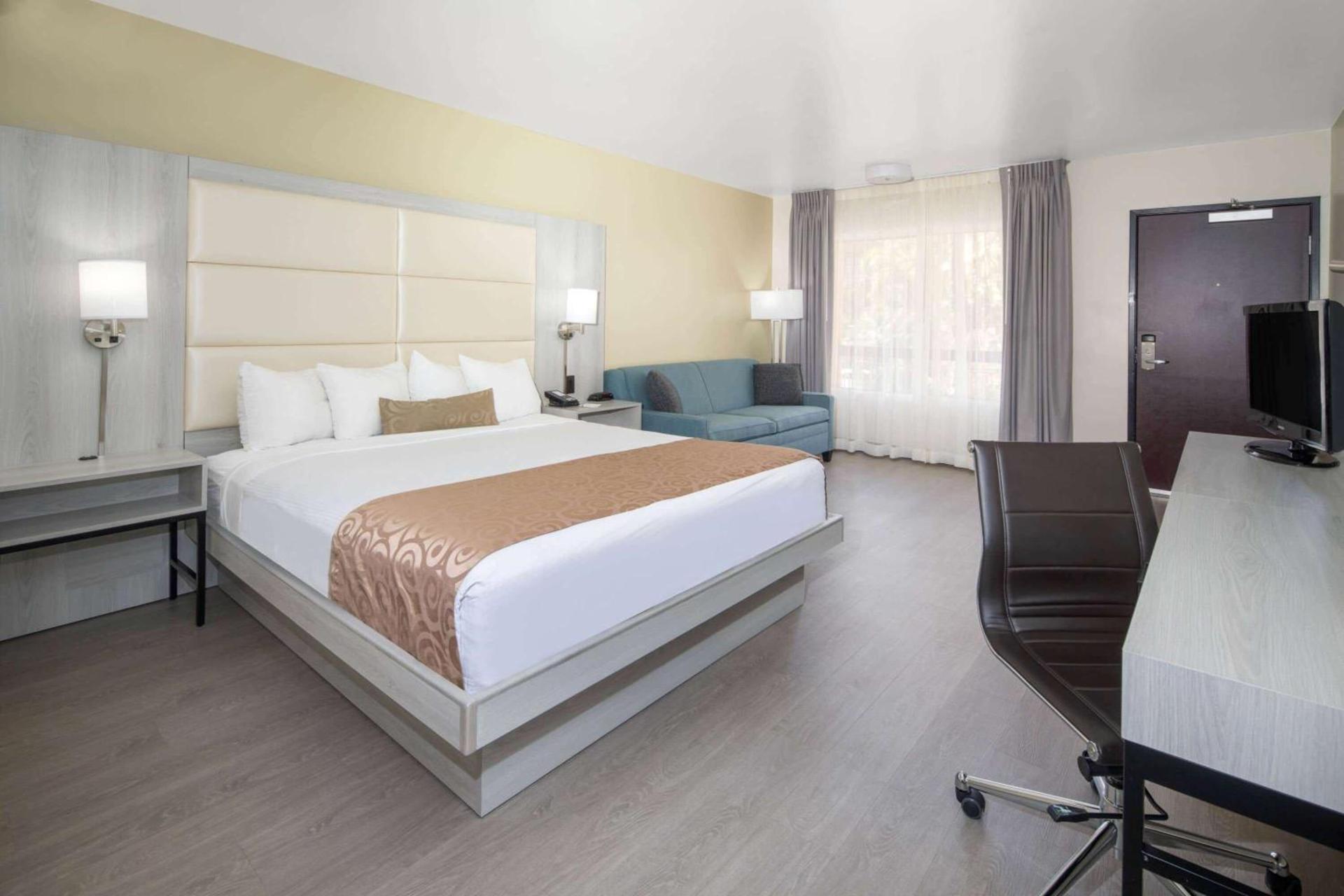 Ramada by Wyndham Burbank Airport photo 17