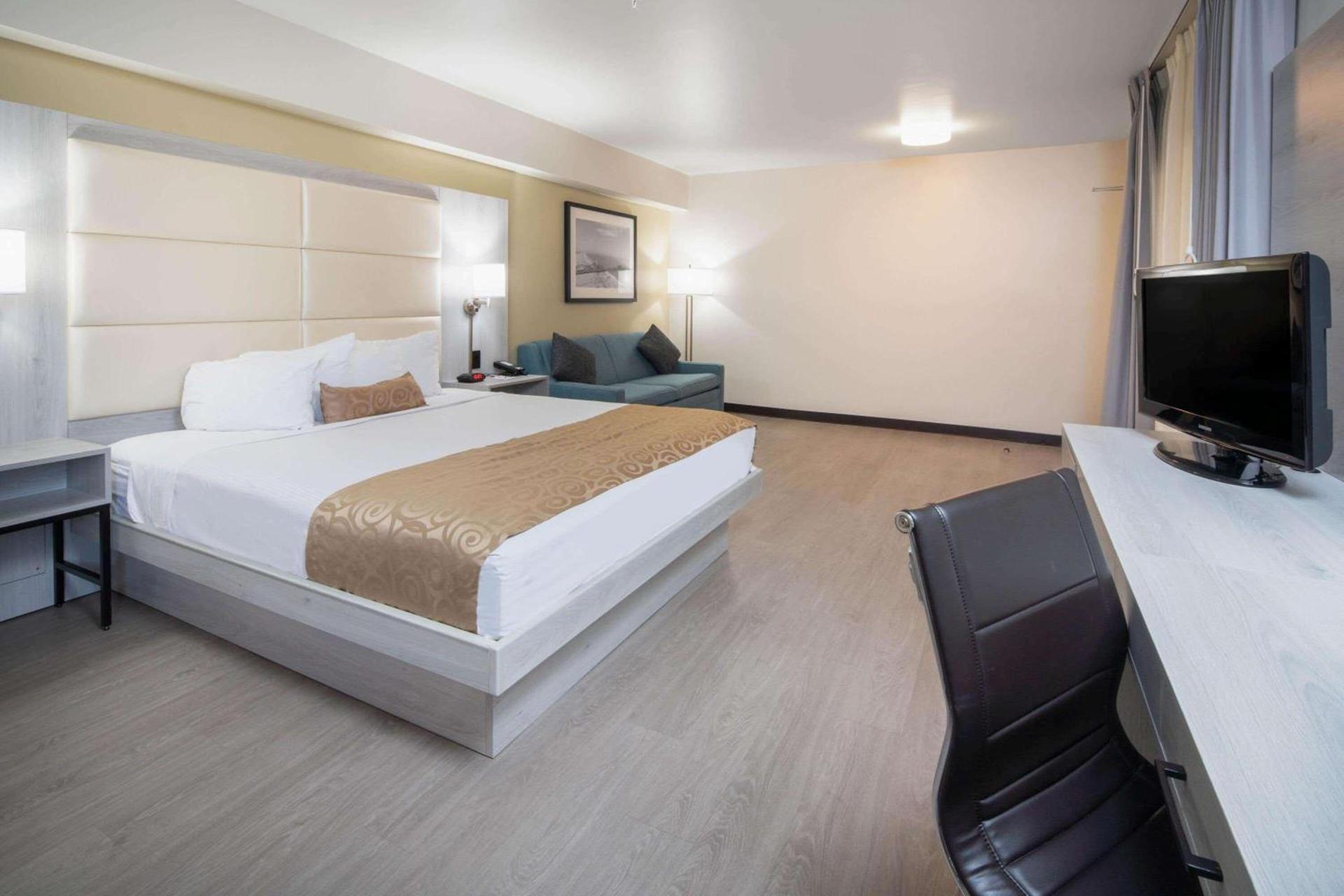 Ramada by Wyndham Burbank Airport photo 24