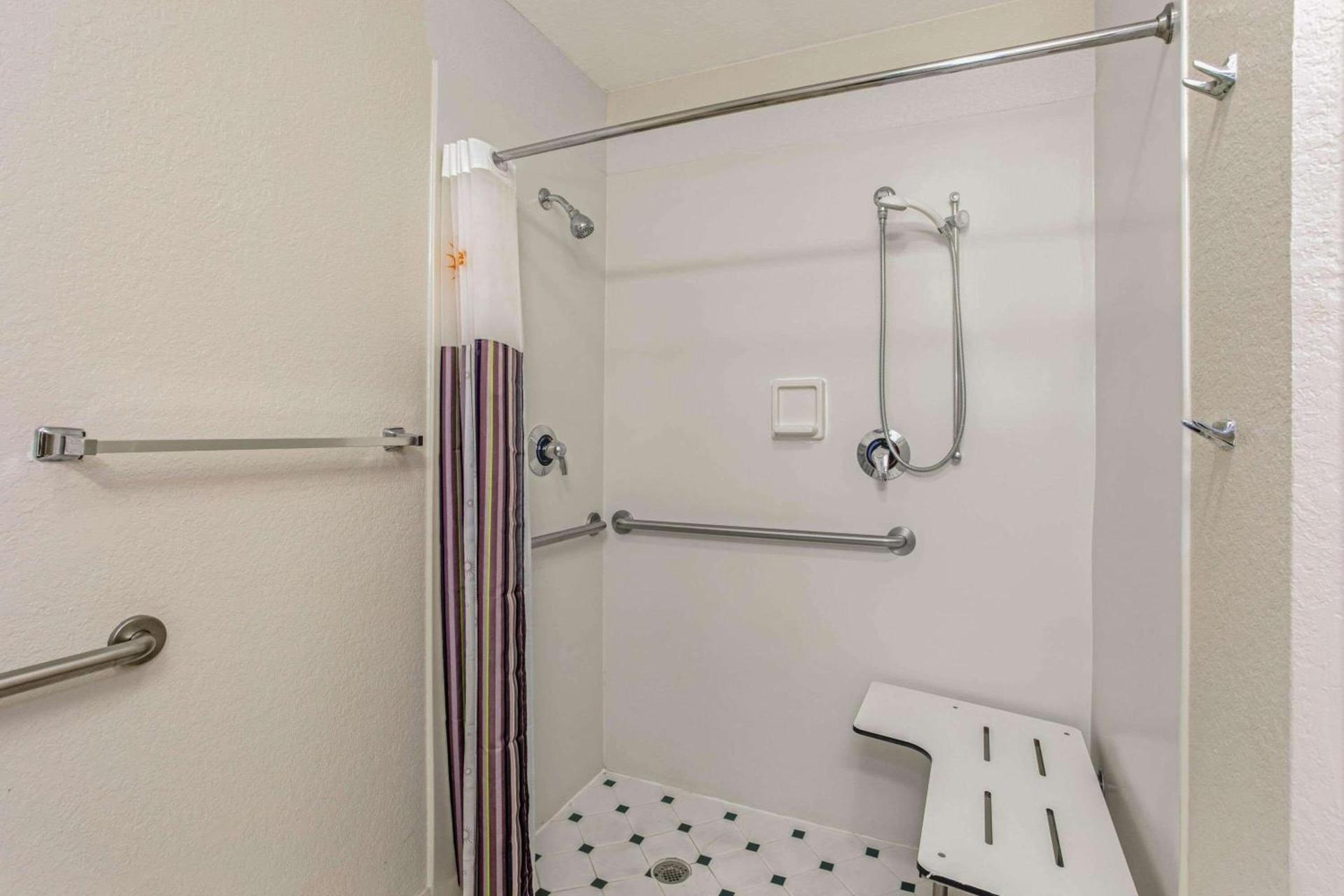 La Quinta by Wyndham Orlando Airport - On Property Food Trucks & Free Airport Shuttle! photo 38