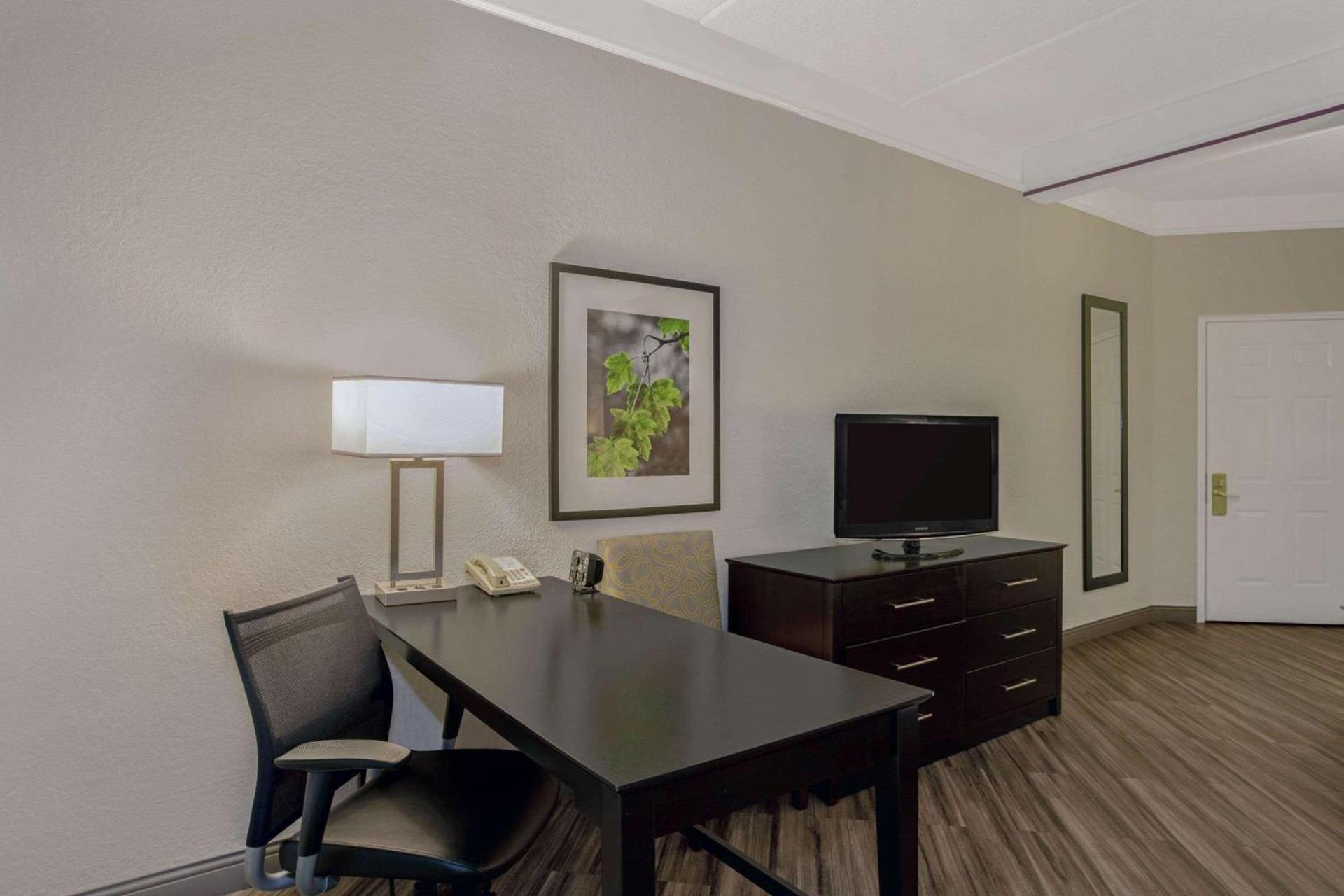 La Quinta by Wyndham Orlando Airport - On Property Food Trucks & Free Airport Shuttle! photo 42