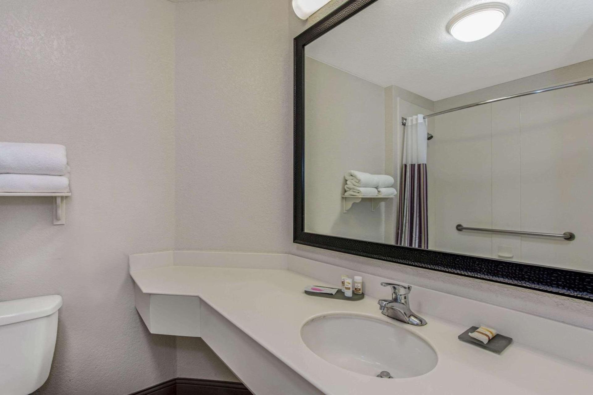 La Quinta by Wyndham Orlando Airport - On Property Food Trucks & Free Airport Shuttle! photo 45