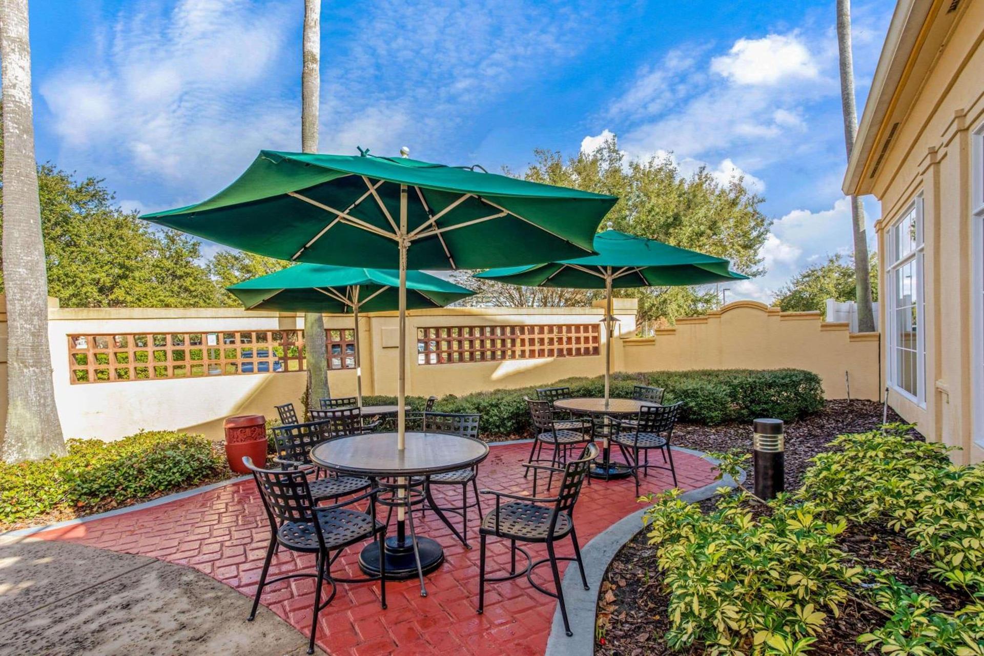 La Quinta by Wyndham Orlando Airport - On Property Food Trucks & Free Airport Shuttle! photo 3