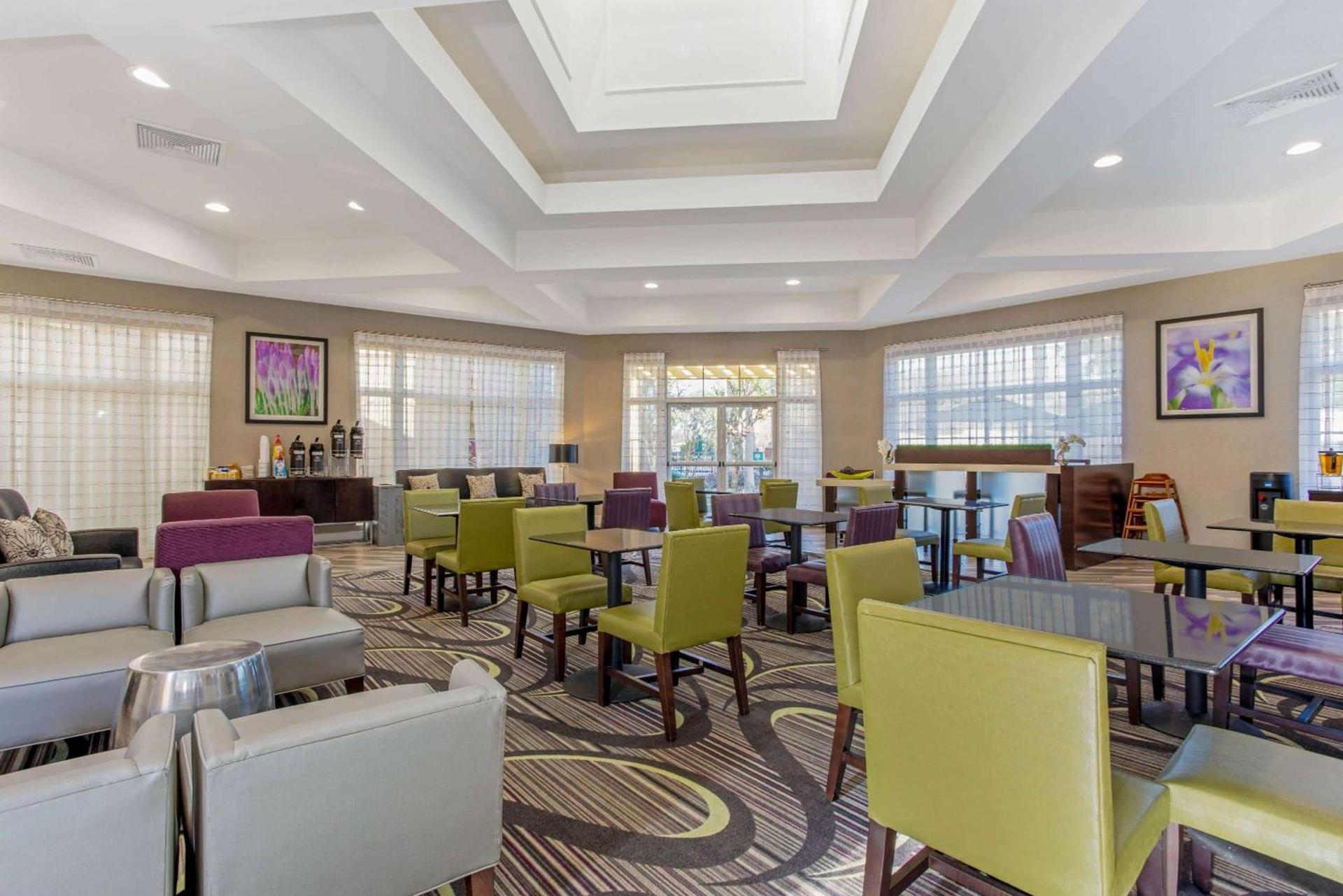 La Quinta by Wyndham Orlando Airport - On Property Food Trucks & Free Airport Shuttle! photo 4