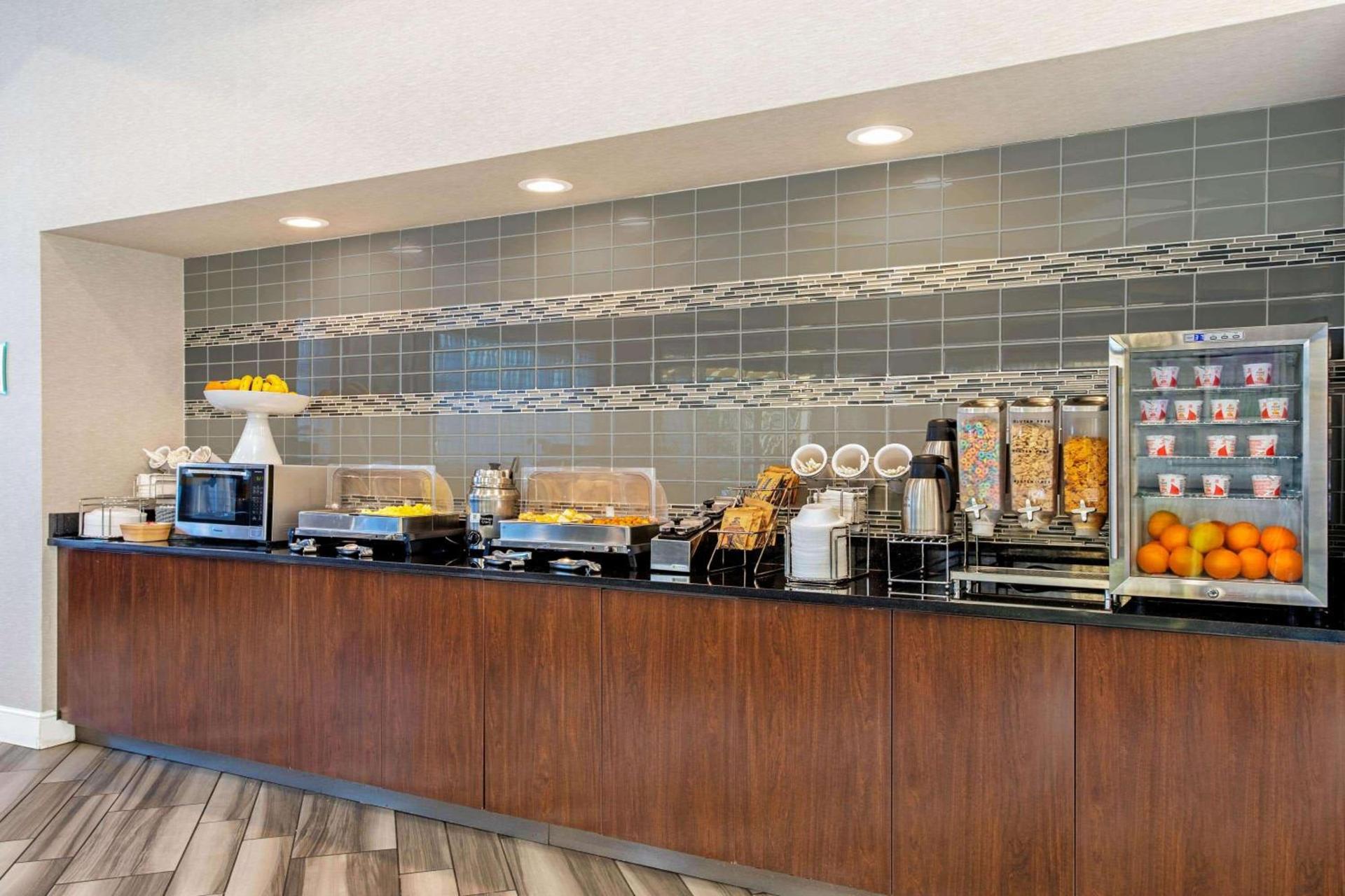 La Quinta by Wyndham Orlando Airport - On Property Food Trucks & Free Airport Shuttle! photo 5
