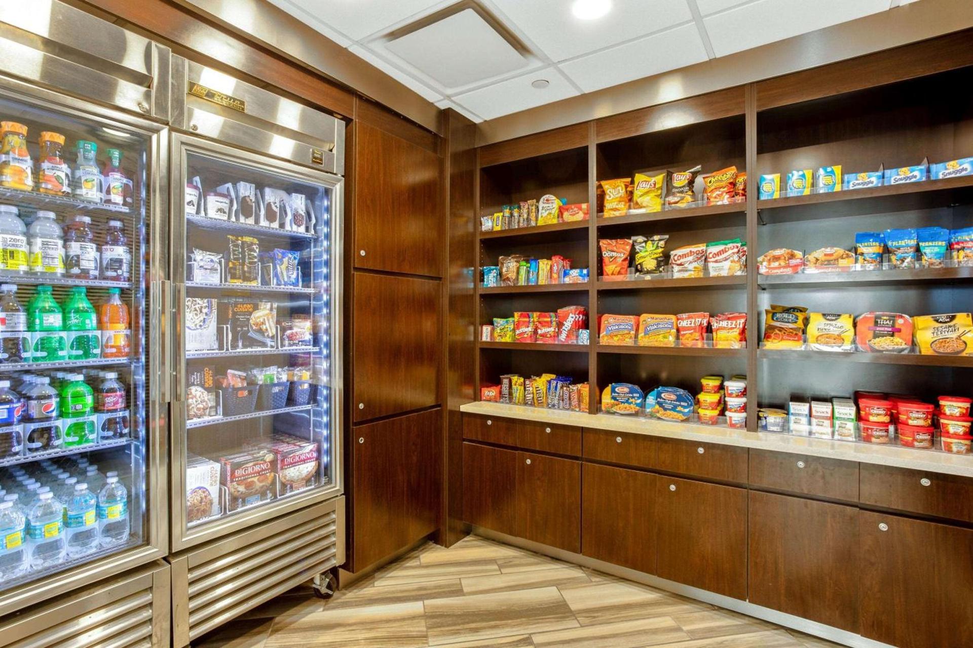 La Quinta by Wyndham Orlando Airport - On Property Food Trucks & Free Airport Shuttle! photo 67