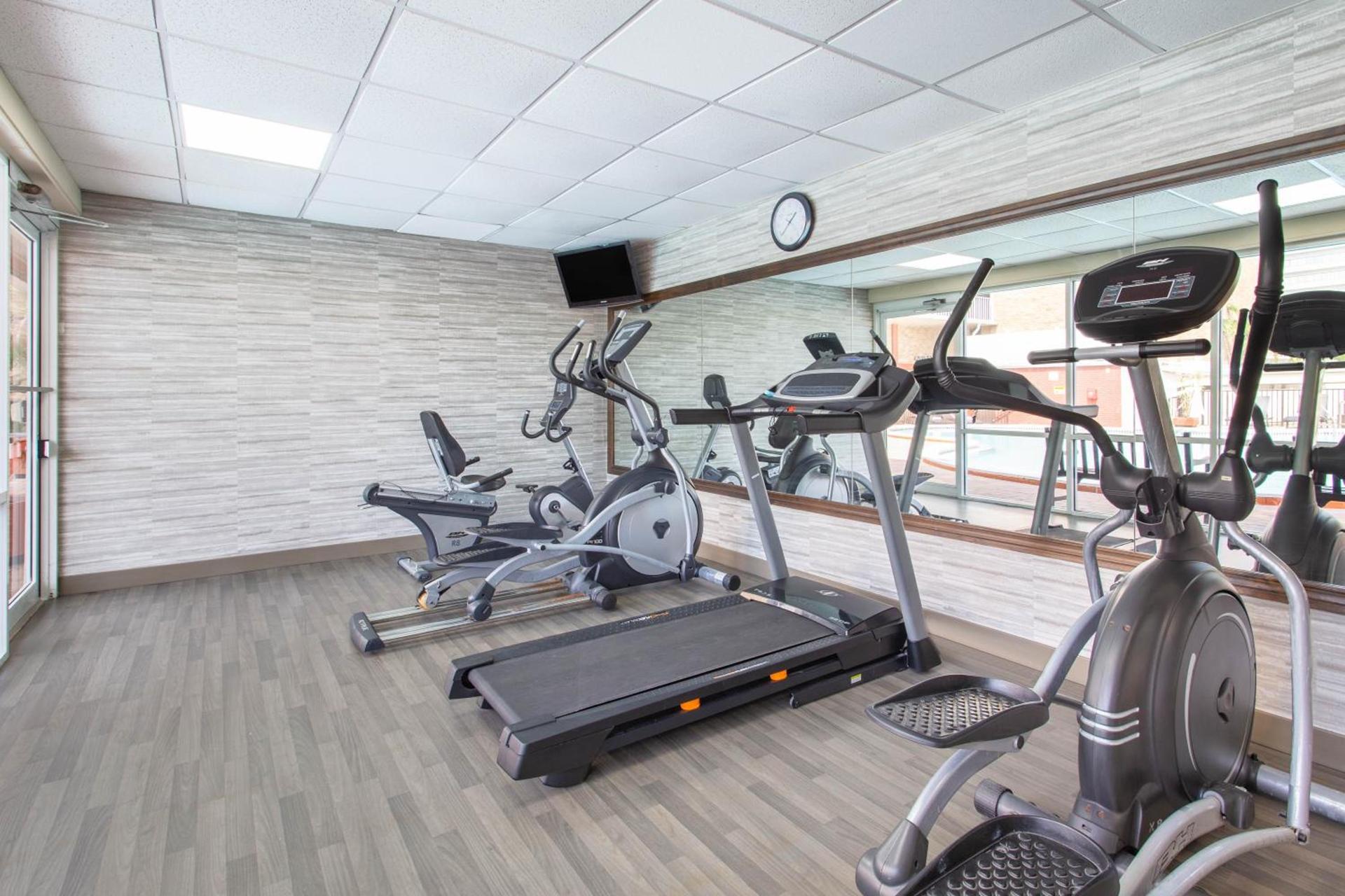 Ramada by Wyndham Tampa Westshore Airport South photo 5