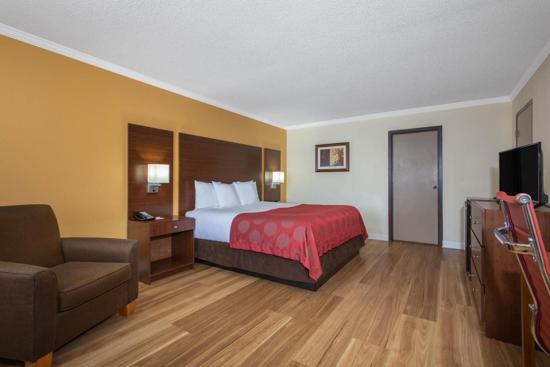 Ramada by Wyndham Tampa Westshore Airport South photo 10