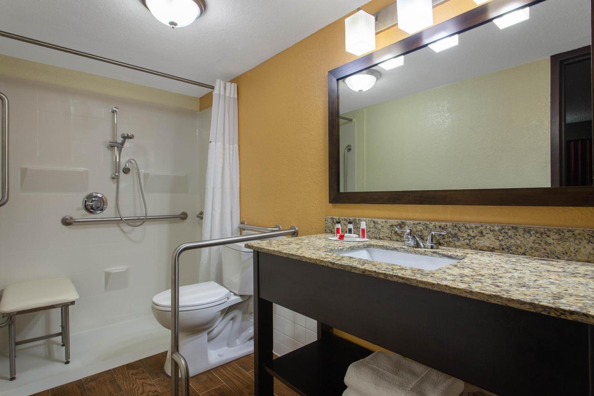 Ramada by Wyndham Tampa Westshore Airport South photo 18
