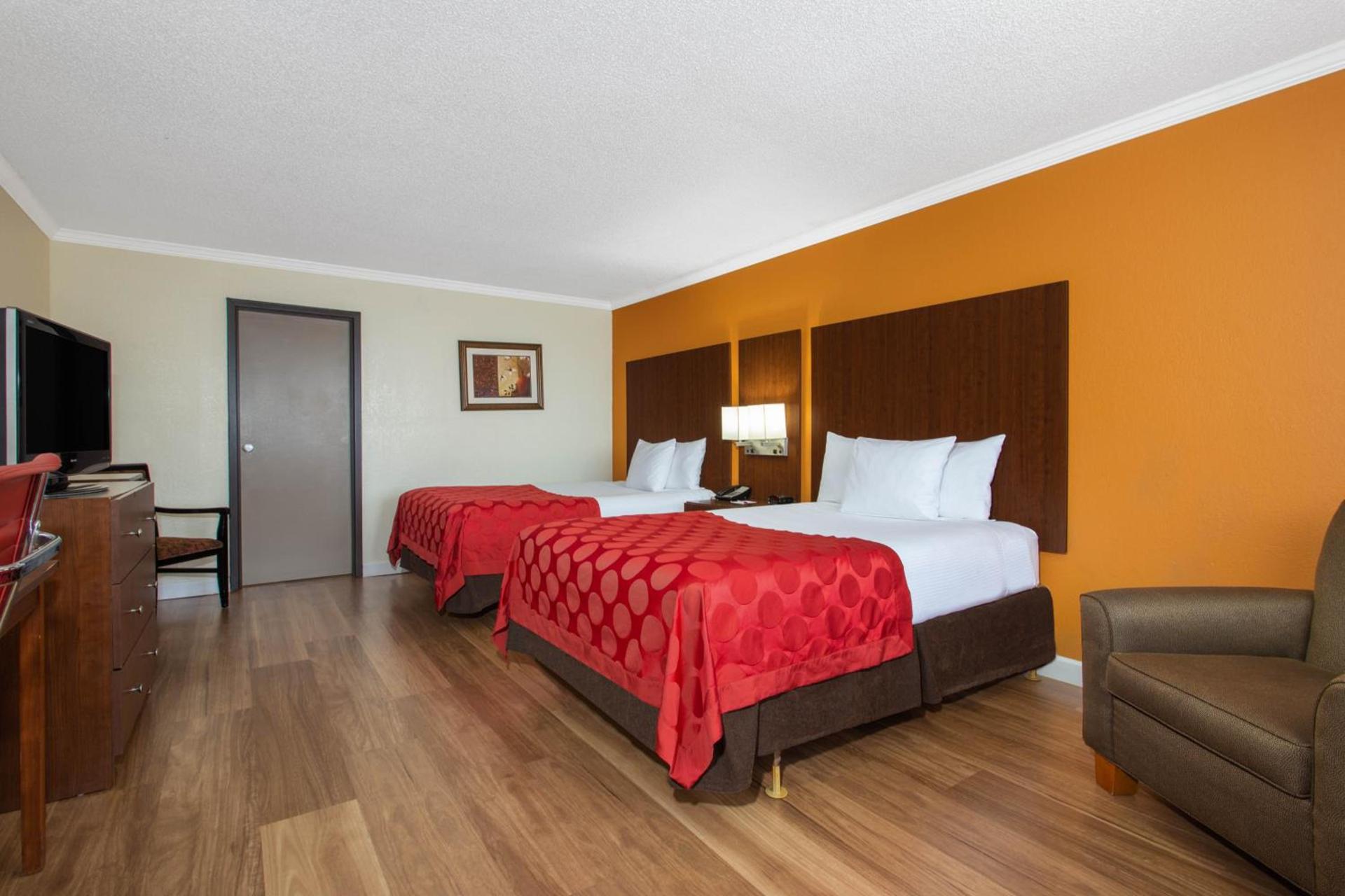 Ramada by Wyndham Tampa Westshore Airport South photo 14