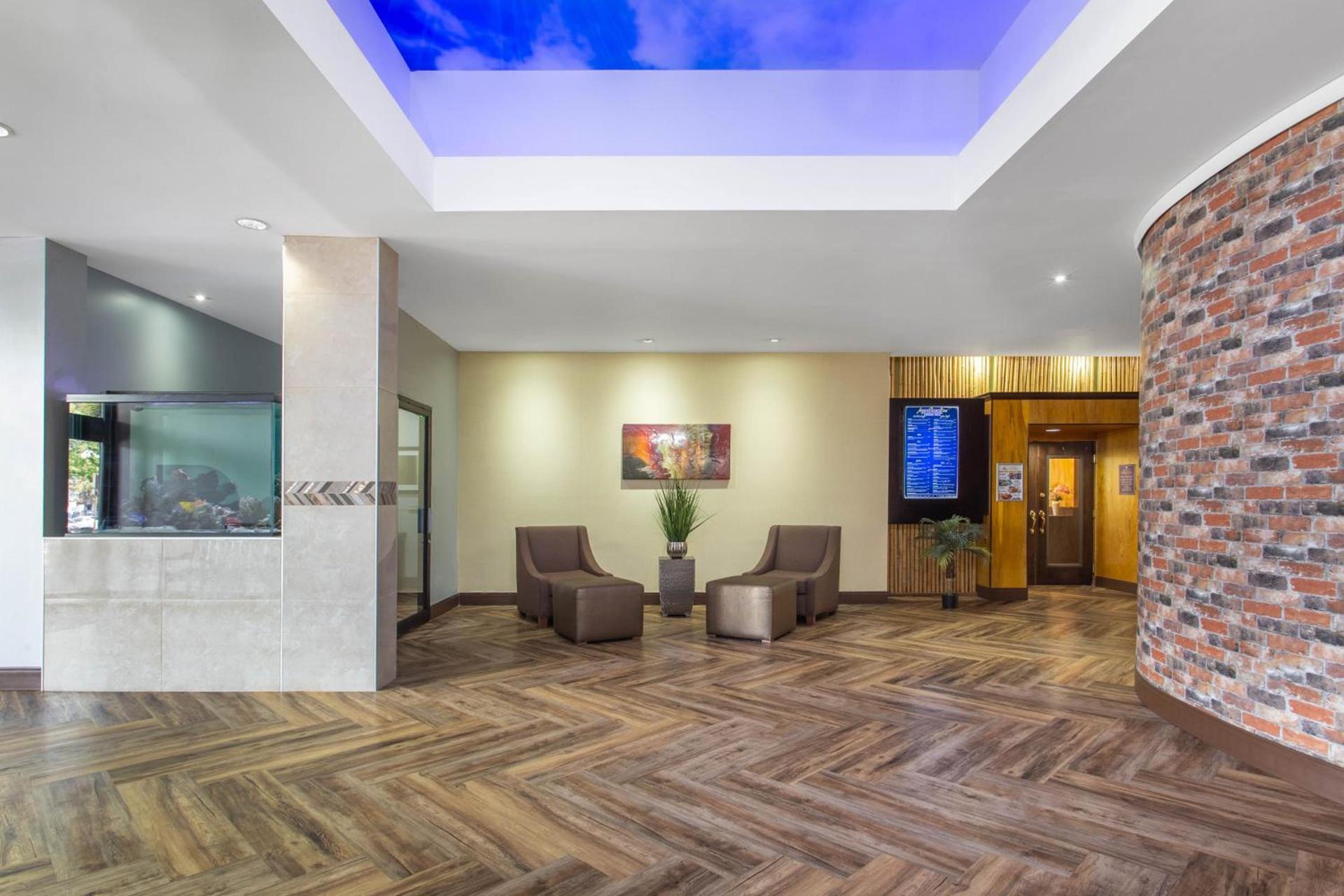 Ramada by Wyndham Tampa Westshore Airport South photo 4