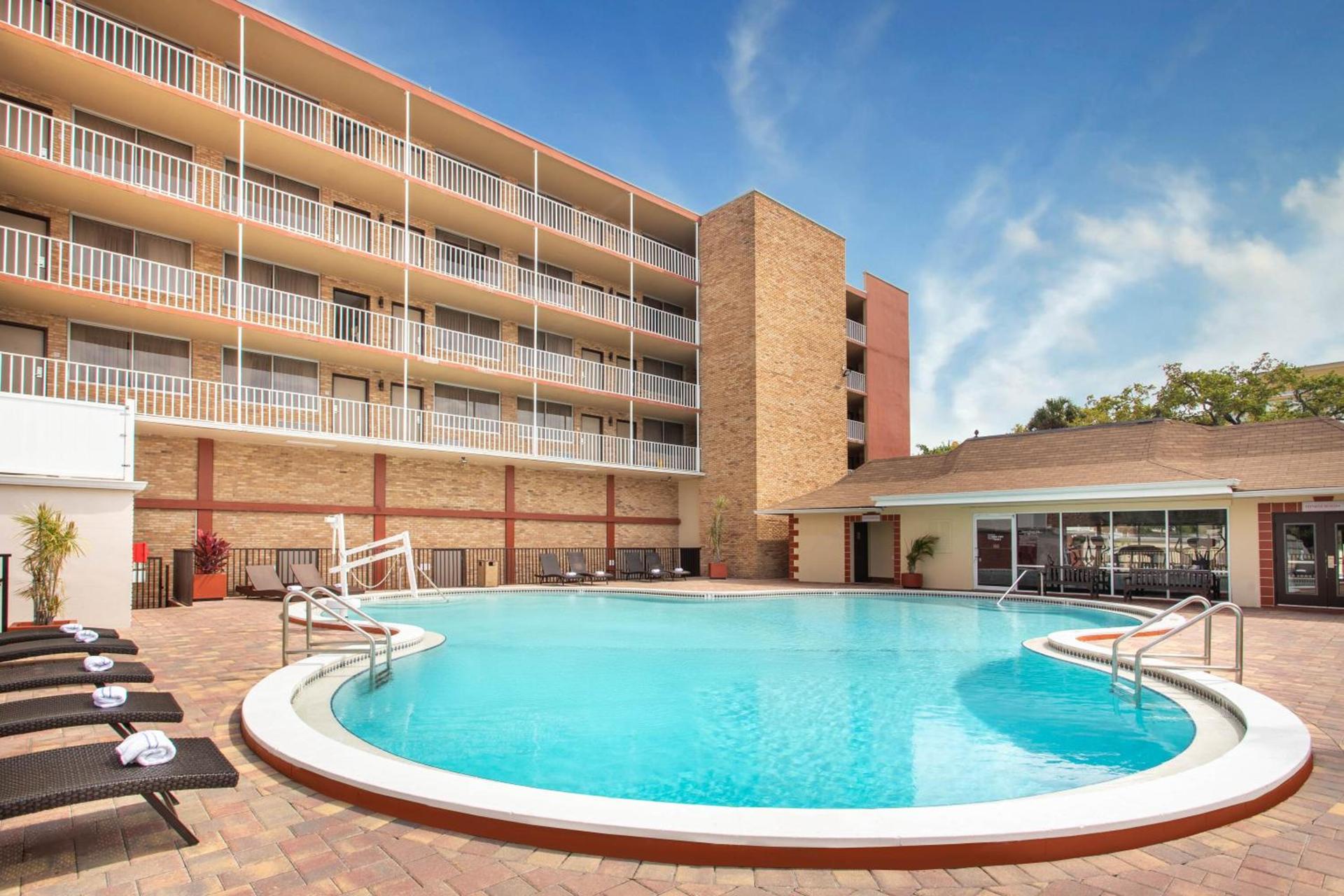 Ramada by Wyndham Tampa Westshore Airport South photo 6