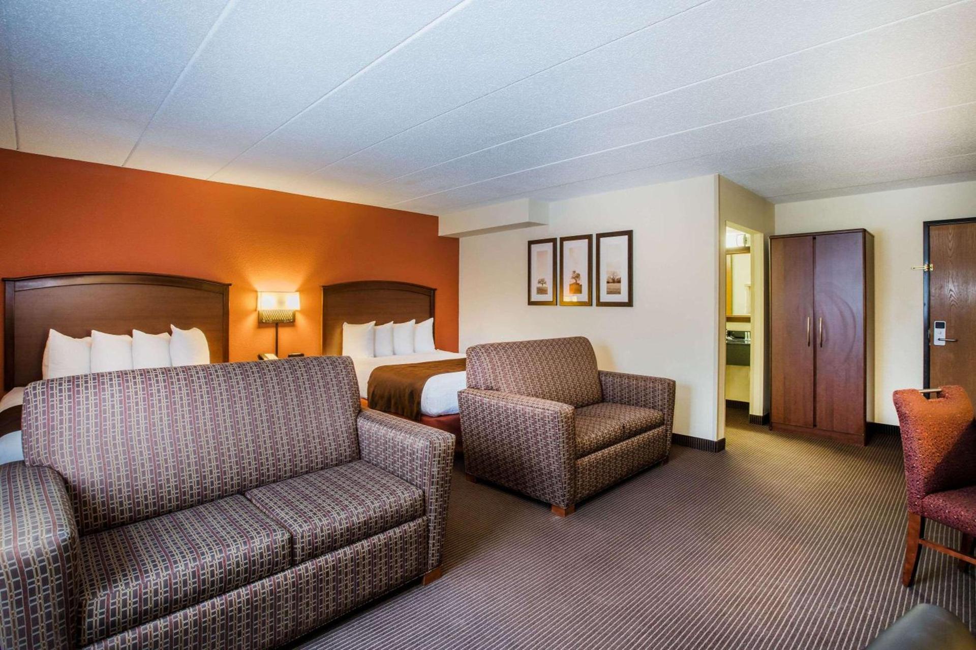 AmericInn by Wyndham Grand Forks photo 24