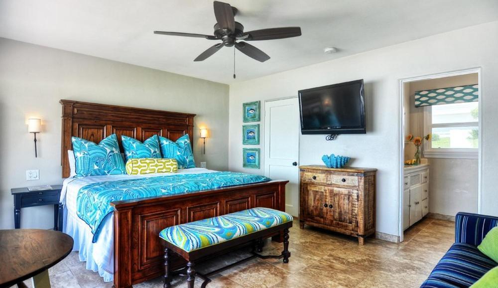 Beachcomber Inn photo 36