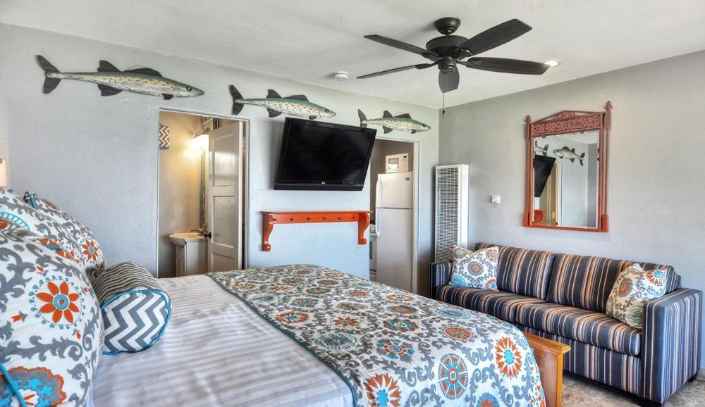 Beachcomber Inn photo 96