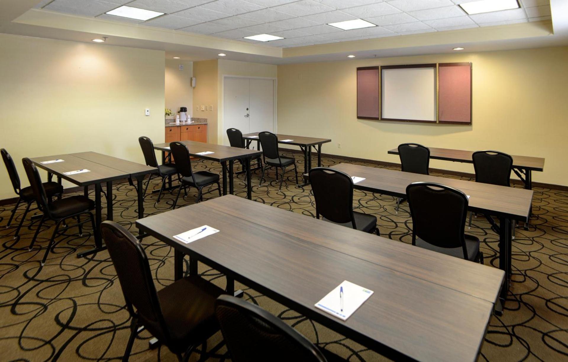 Holiday Inn Express Indianapolis South by IHG photo 13