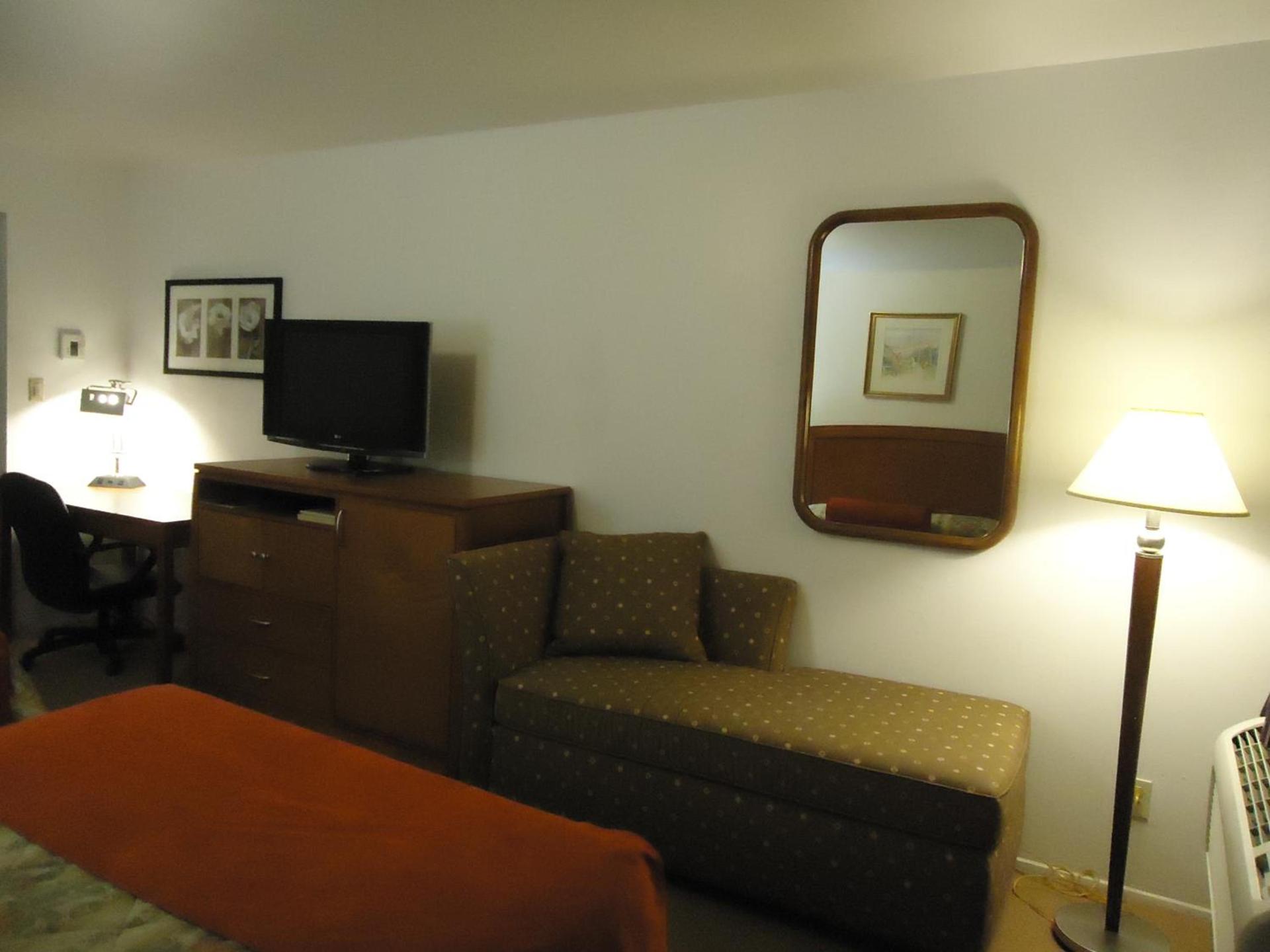 Maple Inn and Suites Los Banos photo 29